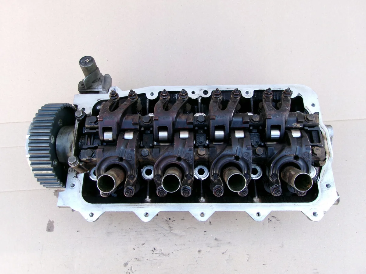 Culasse complète Renault Twingo II 1.2 12V 8200325181