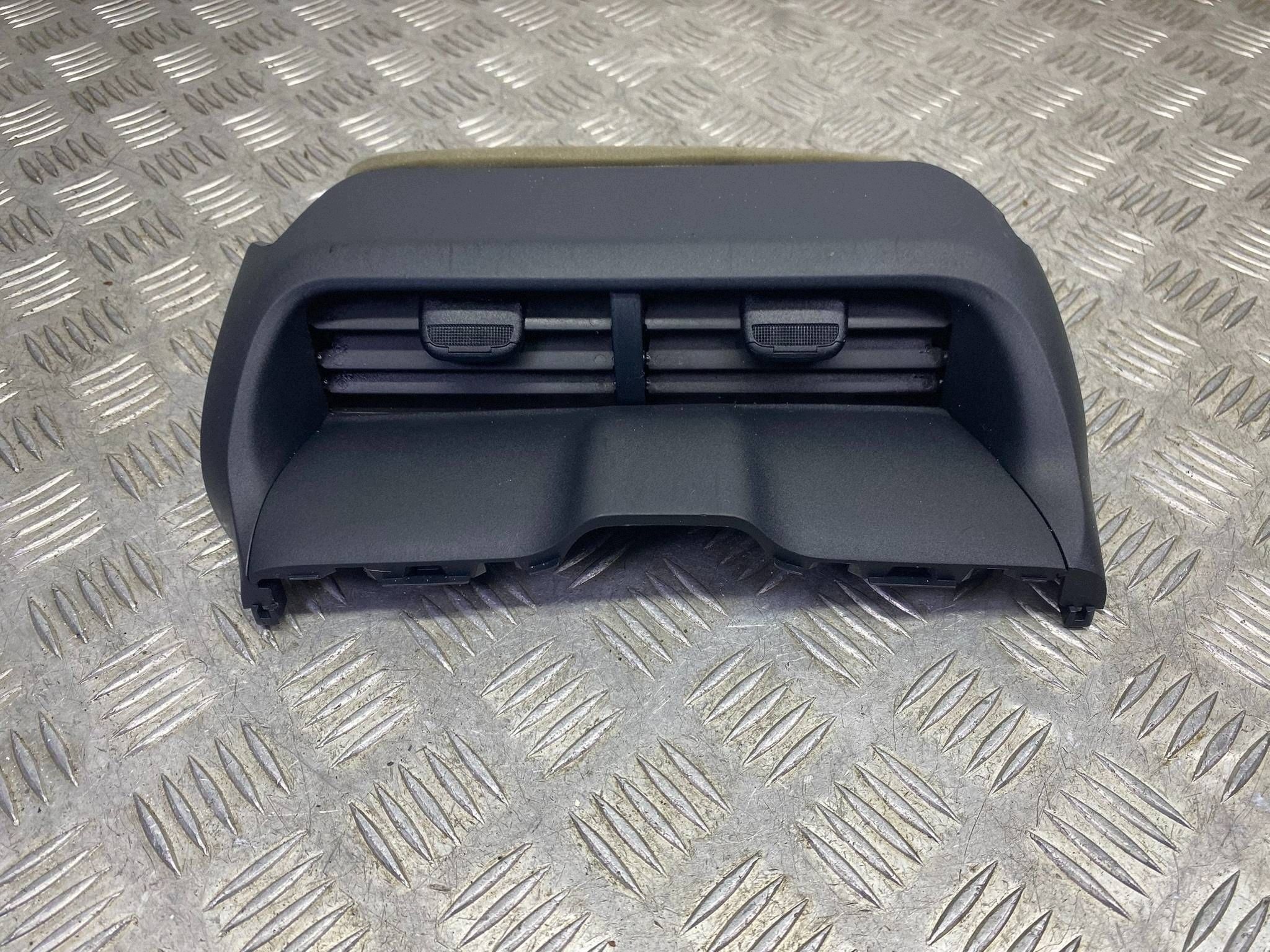 Ventilatierooster Middenconsole Toyota Yaris IV Cross image 2