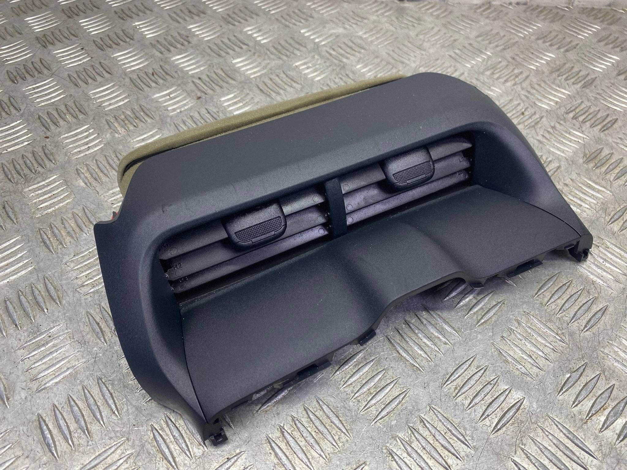Ventilatierooster Middenconsole Toyota Yaris IV Cross image 9