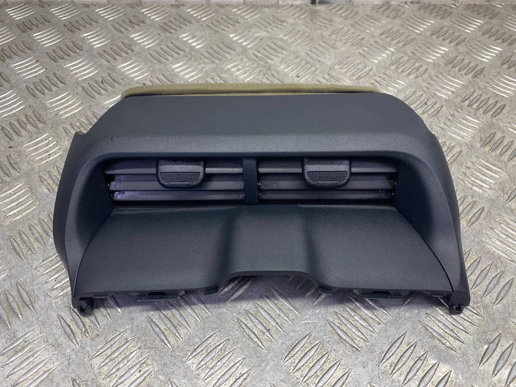 Ventilatierooster Middenconsole Toyota Yaris IV Cross image 10
