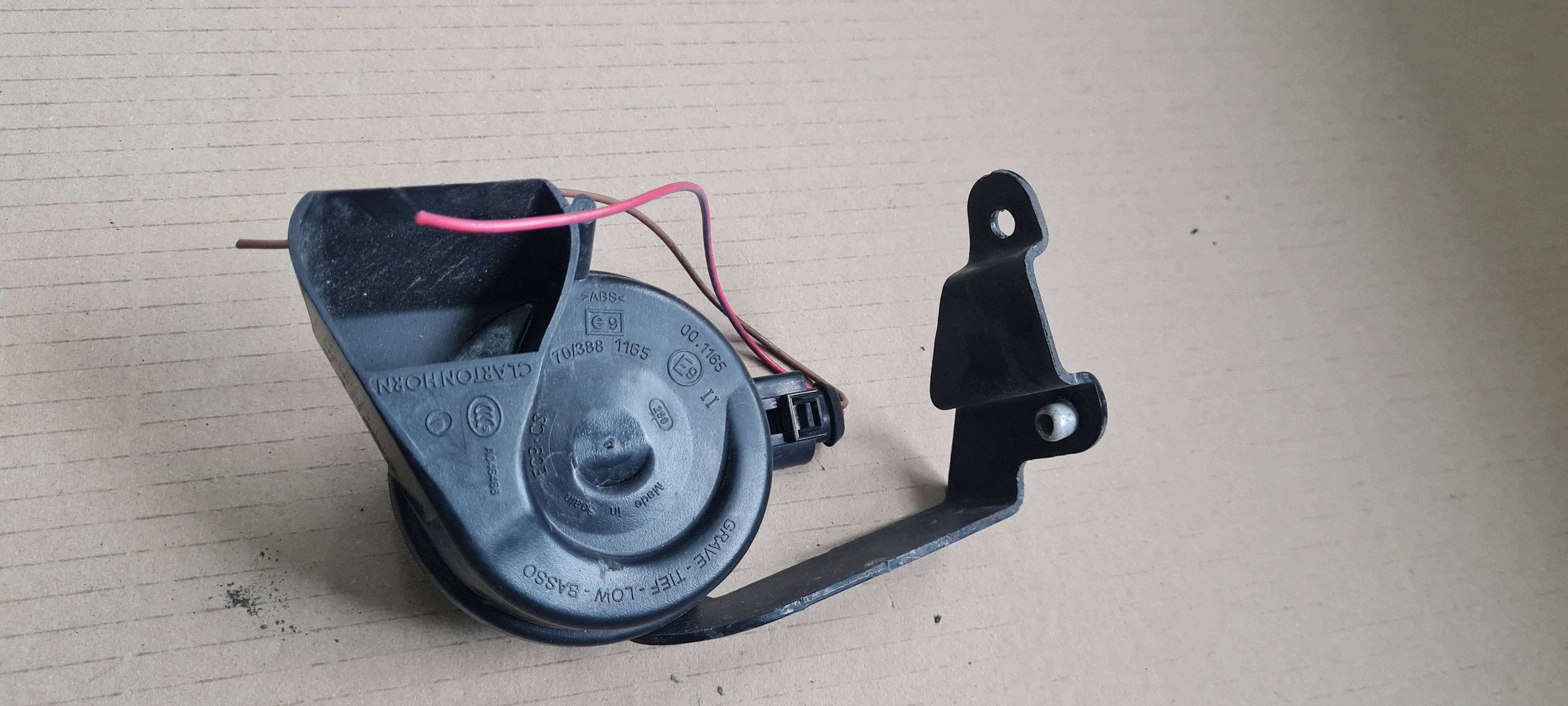 A5 8T LIFT S5 Hupe rechts vorne Stecker Halter 8T0951221 A4 B8 S4 image 2