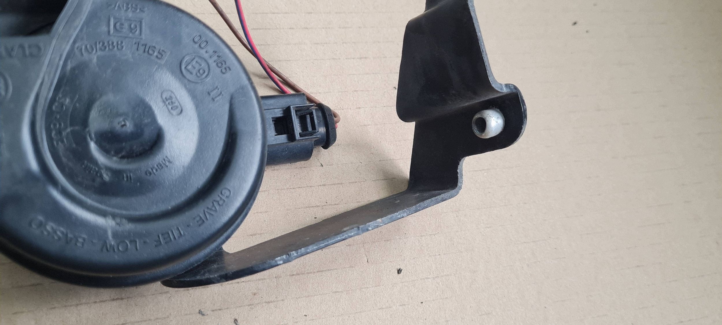 A5 8T LIFT S5 Hupe rechts vorne Stecker Halter 8T0951221 A4 B8 S4 image 3