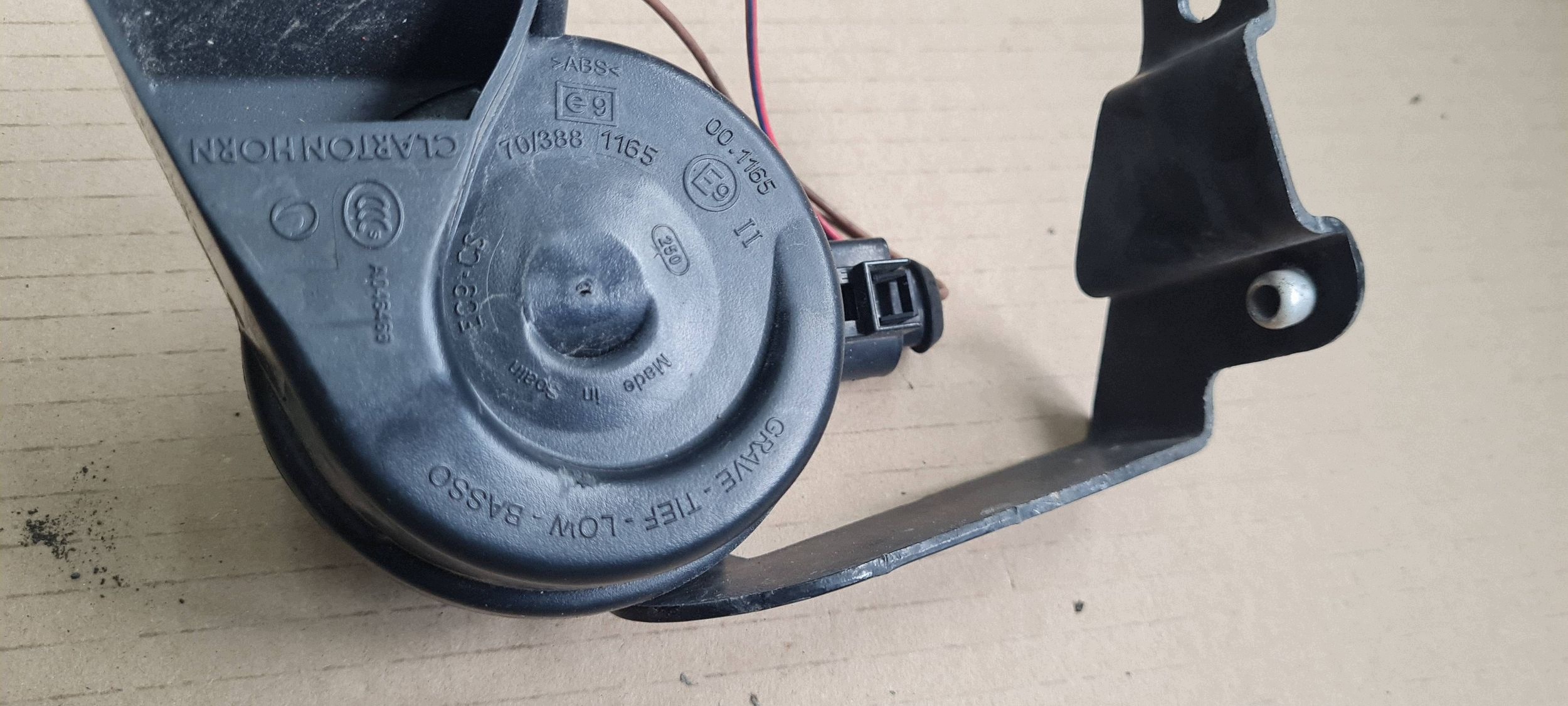 A5 8T LIFT S5 Hupe rechts vorne Stecker Halter 8T0951221 A4 B8 S4 image 4