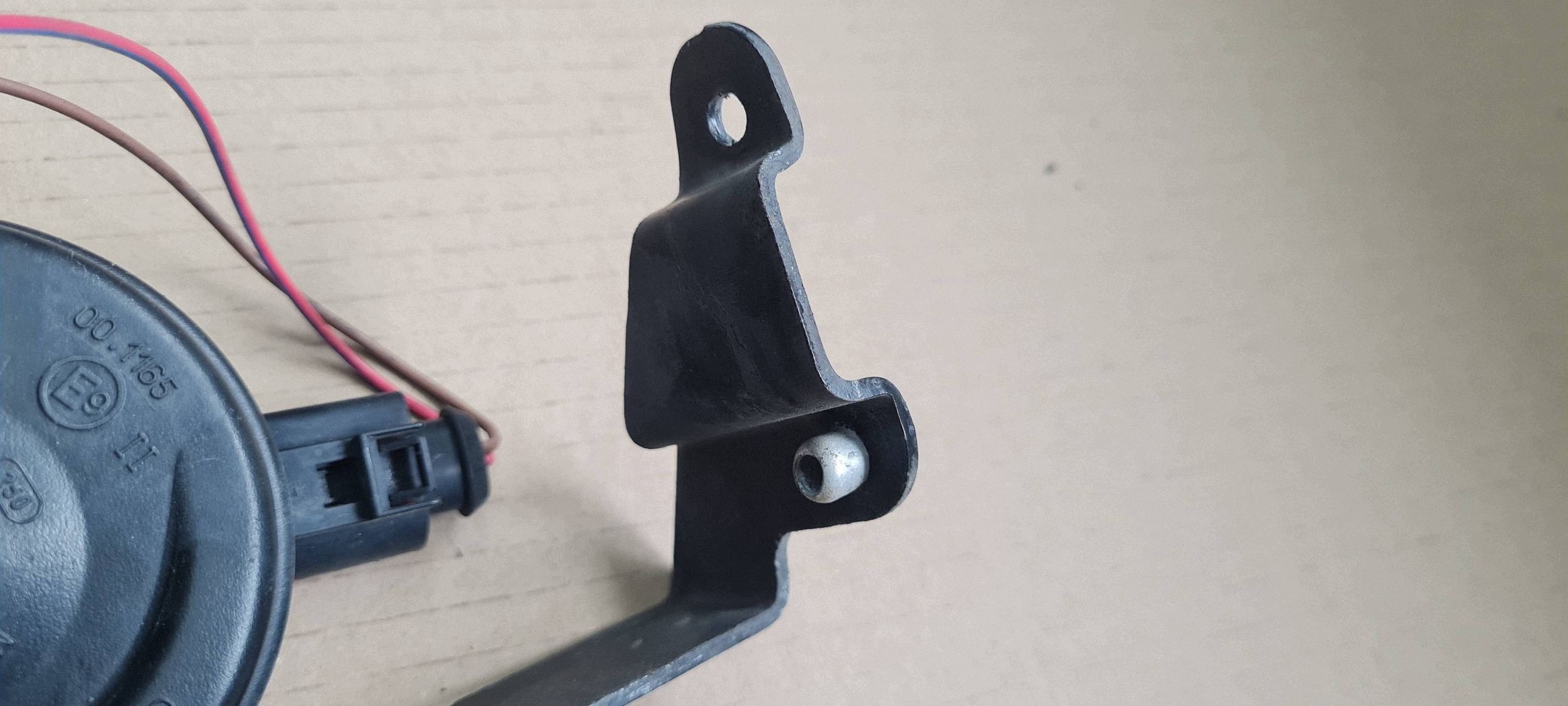 A5 8T LIFT S5 Hupe rechts vorne Stecker Halter 8T0951221 A4 B8 S4 image 5