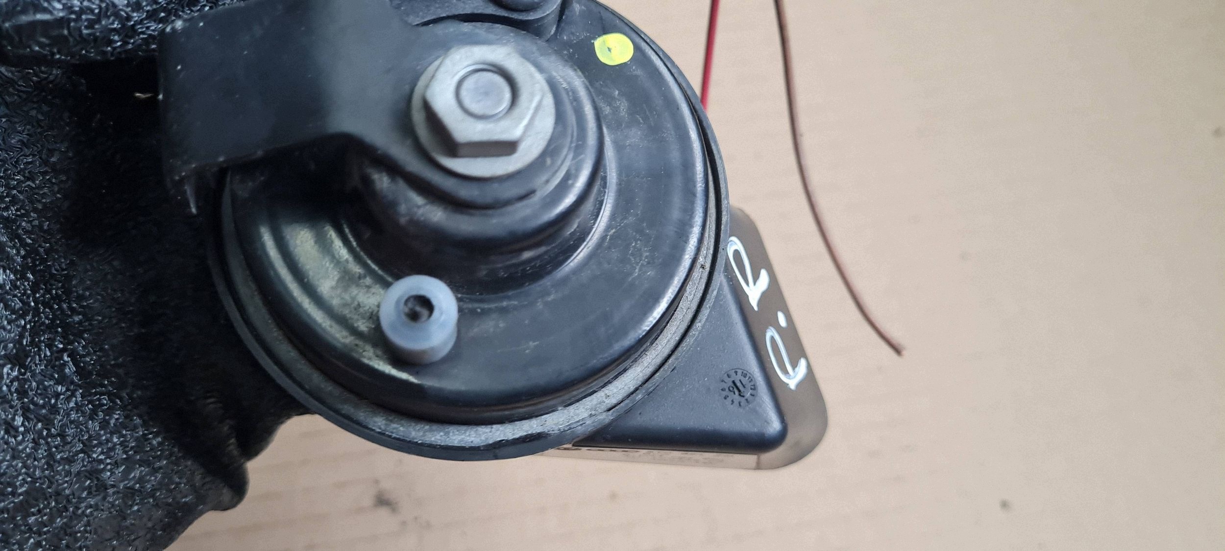 A5 8T LIFT S5 Hupe rechts vorne Stecker Halter 8T0951221 A4 B8 S4 image 9