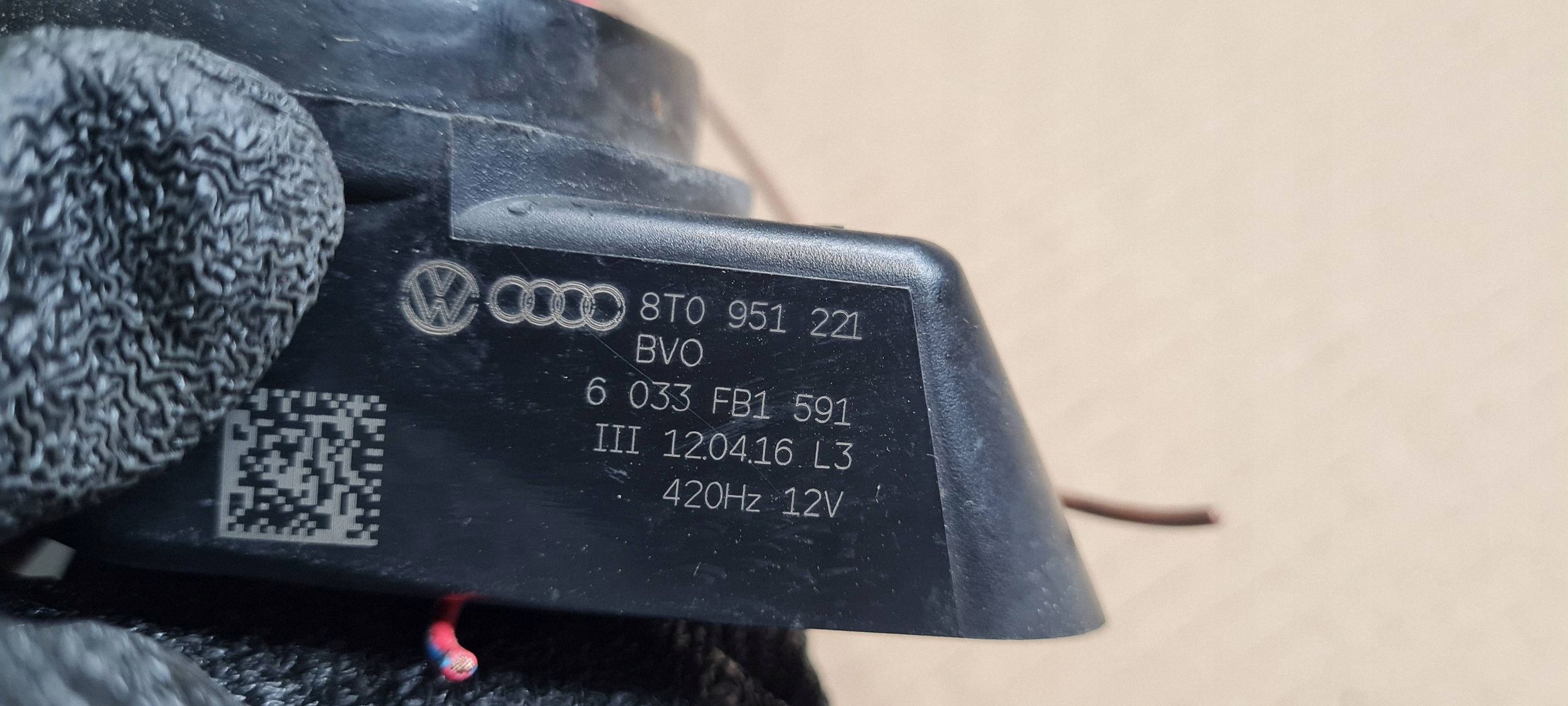 A5 8T LIFT S5 Hupe rechts vorne Stecker Halter 8T0951221 A4 B8 S4 image 10