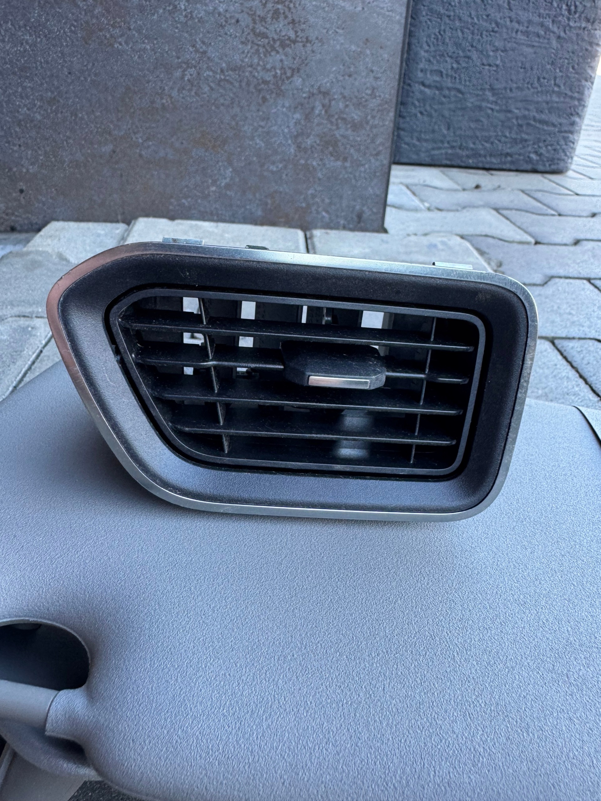 Lüftungsgitter Europa 687501519R Opel Movan image 2