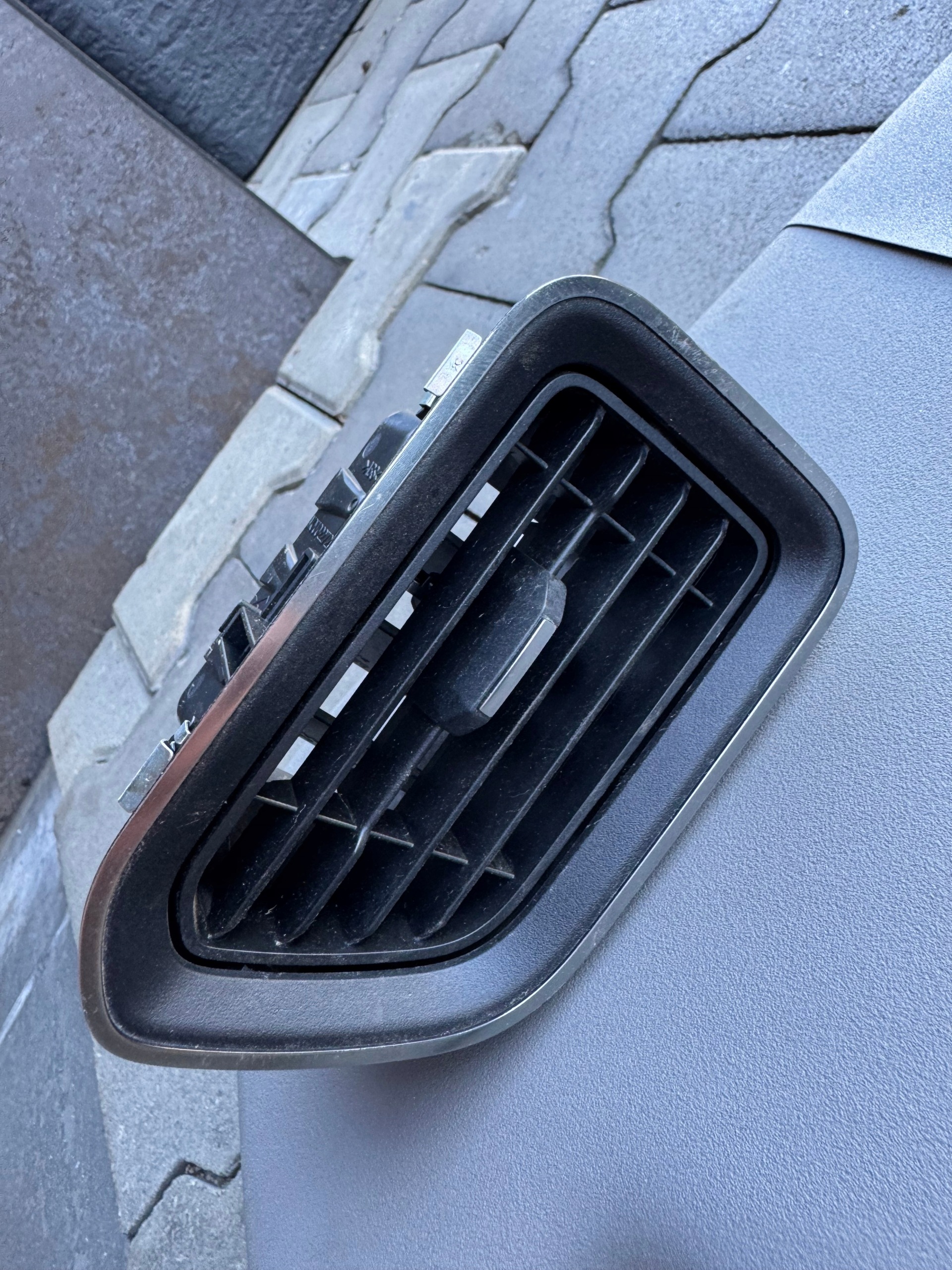 Opel Ilmastointiritilä 687501519R Käytetty