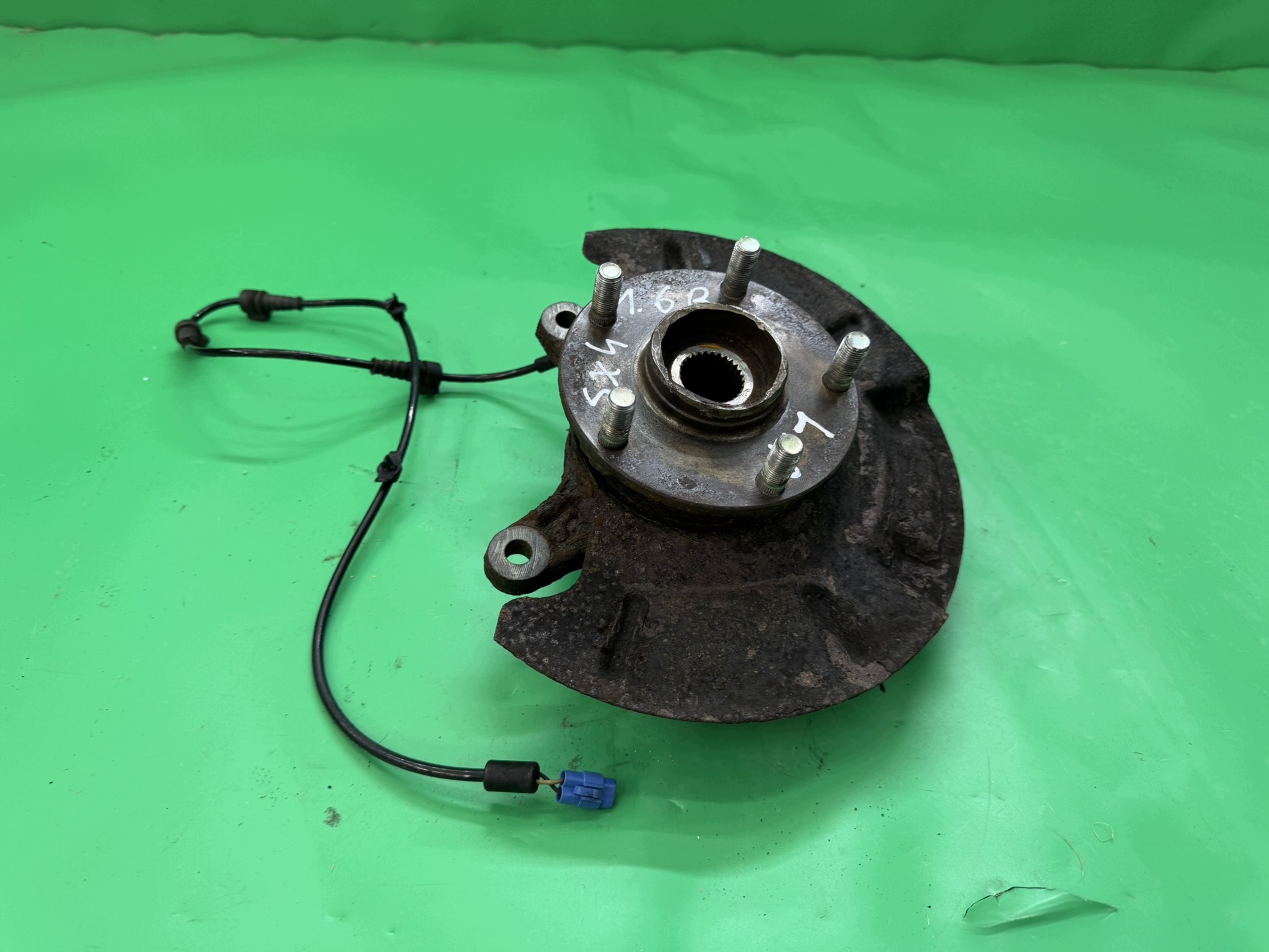 Achsschenkel links vorne Suzuki SX4 Fiat Sedici