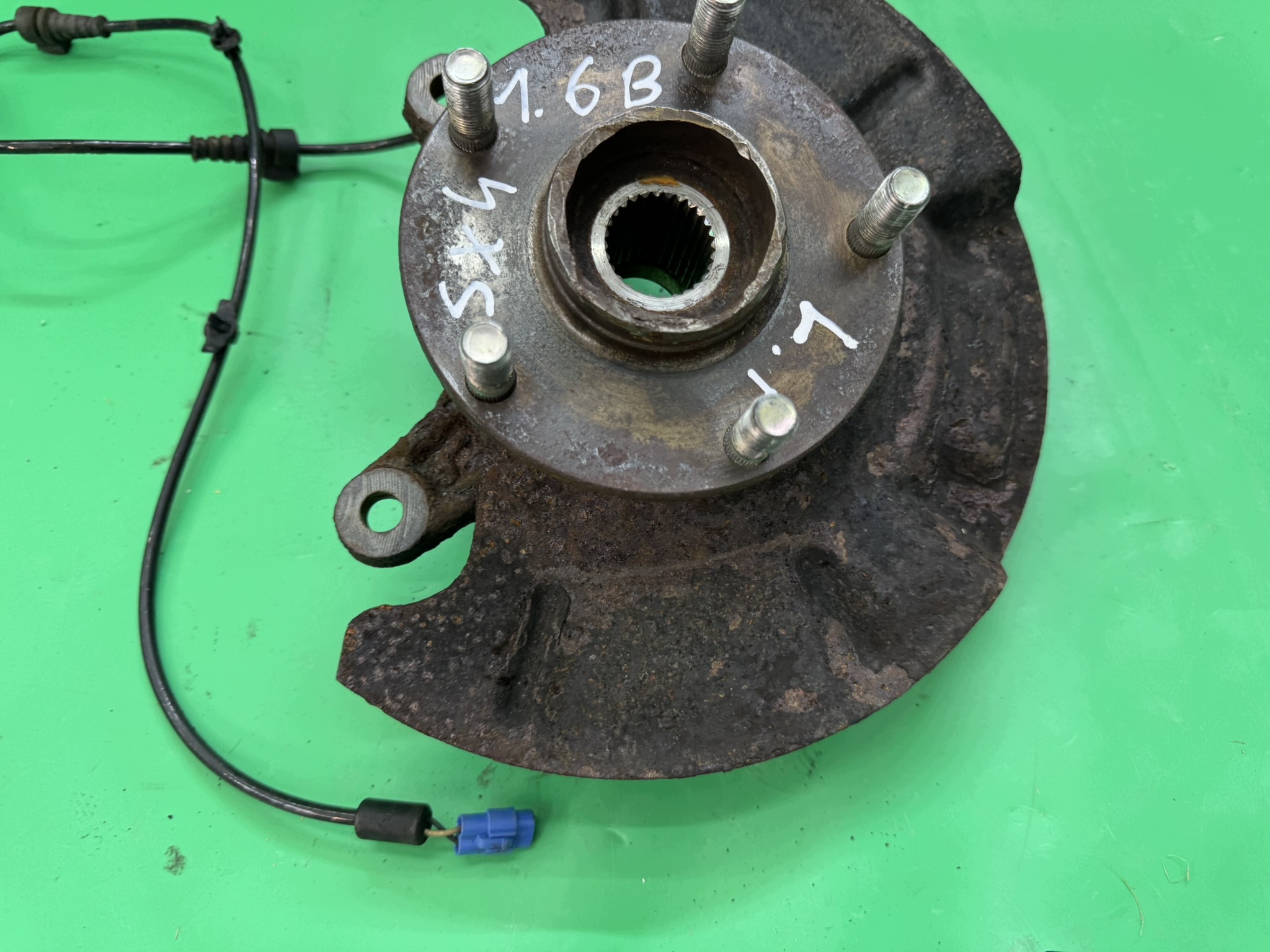 Achsschenkel links vorne Suzuki SX4 Fiat Sedici image 3