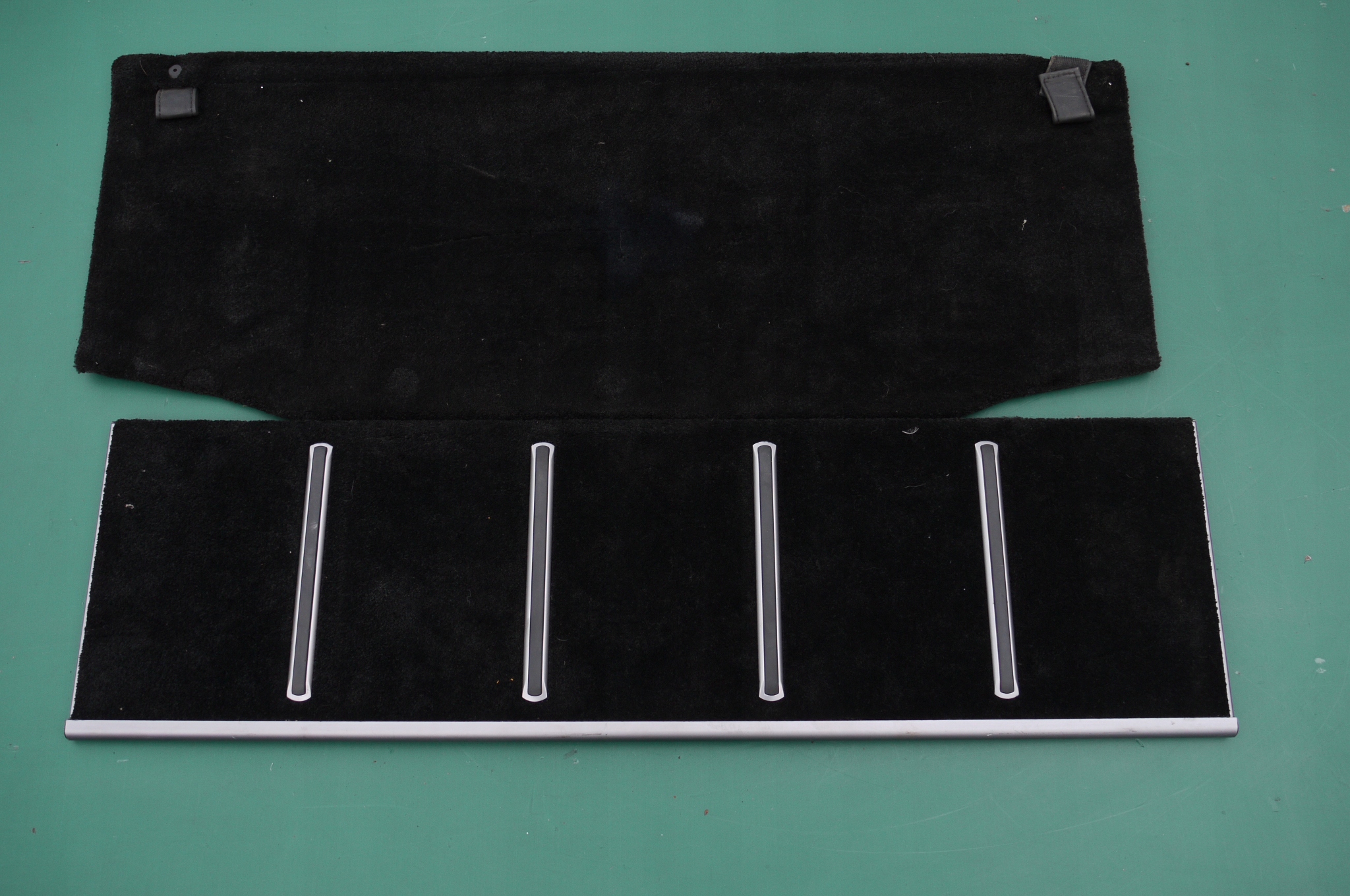 Tapis de coffre Aston Martin Rapide clips image 2