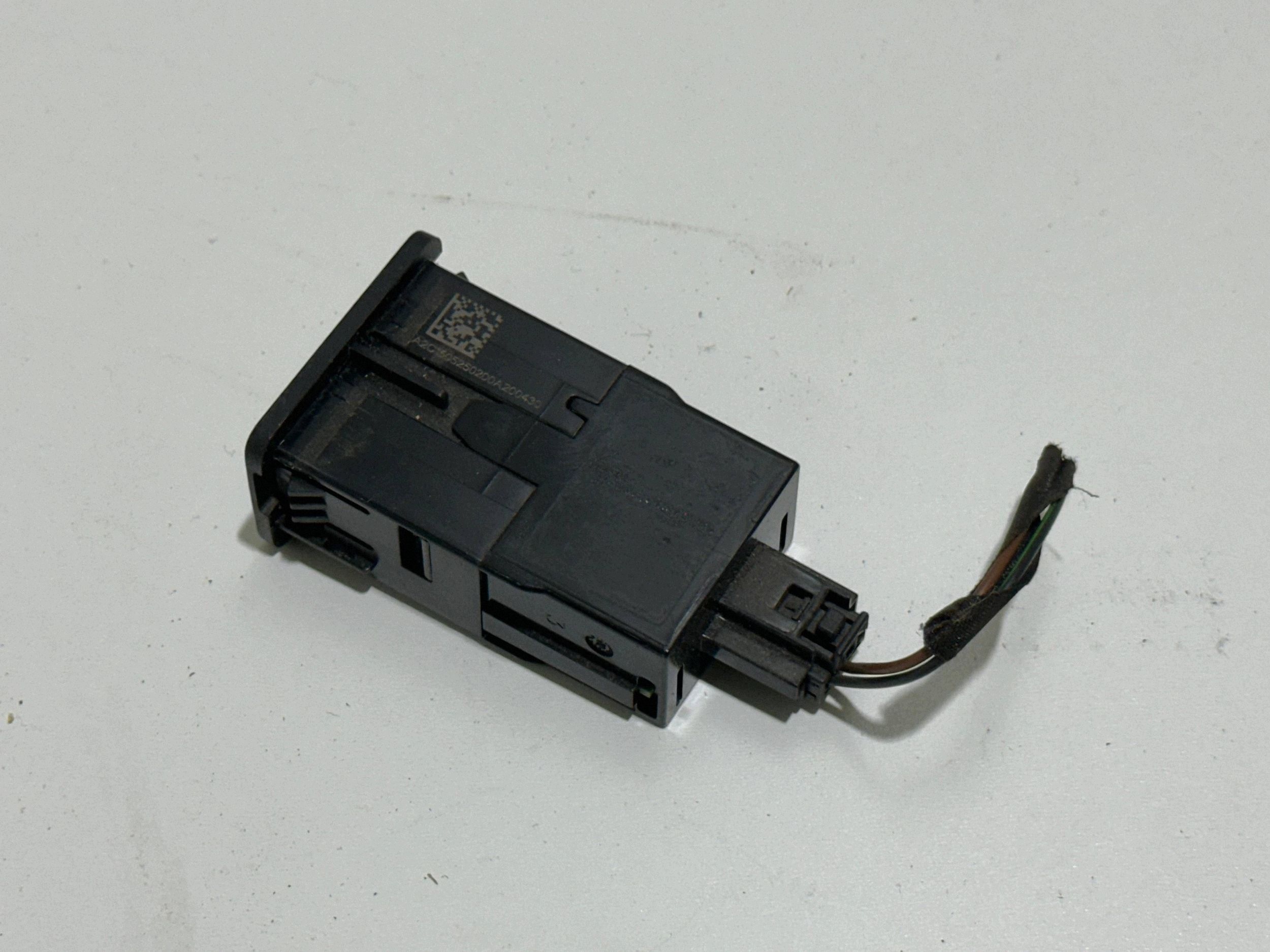 USB-uttag Mercedes-Benz Sprinter W907 W910
