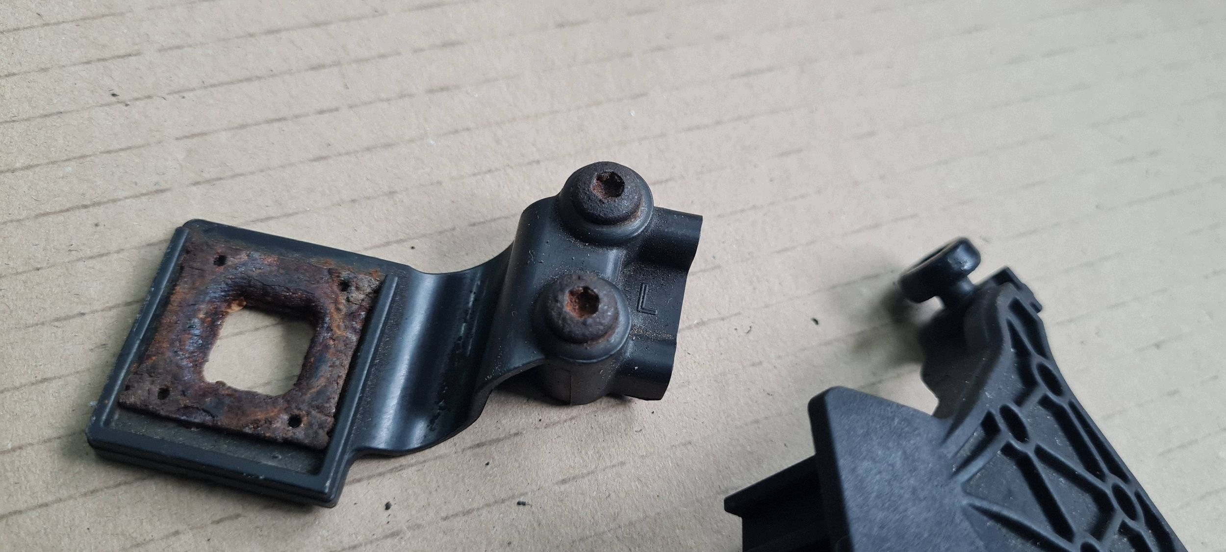 Audi A4 B8 A5 8T Headlight Bracket Left Front Used image 3
