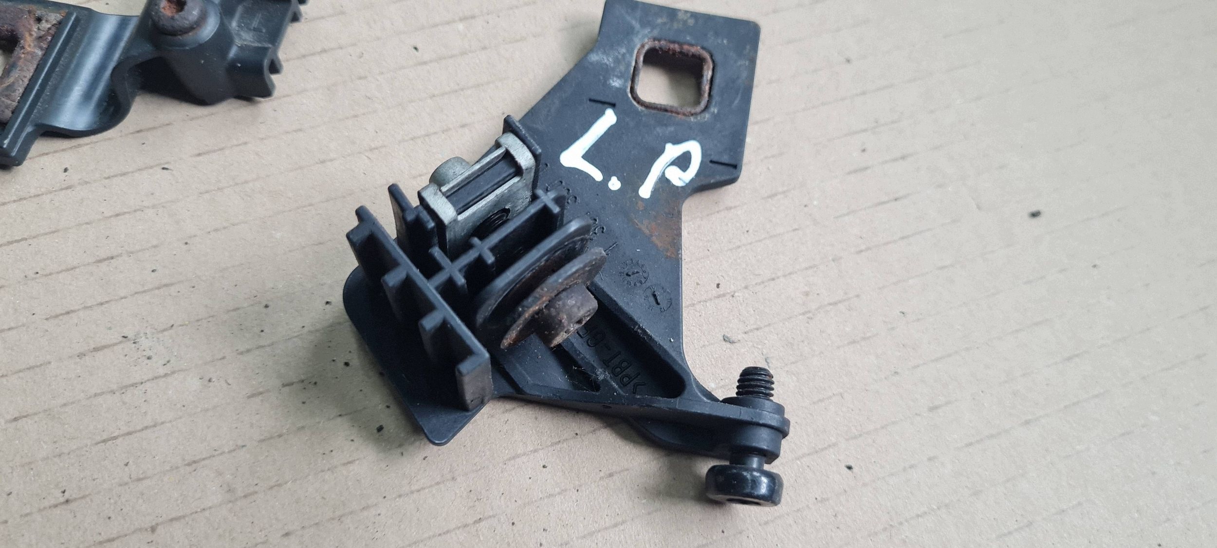 Audi A4 B8 A5 8T Headlight Bracket Left Front Used image 6
