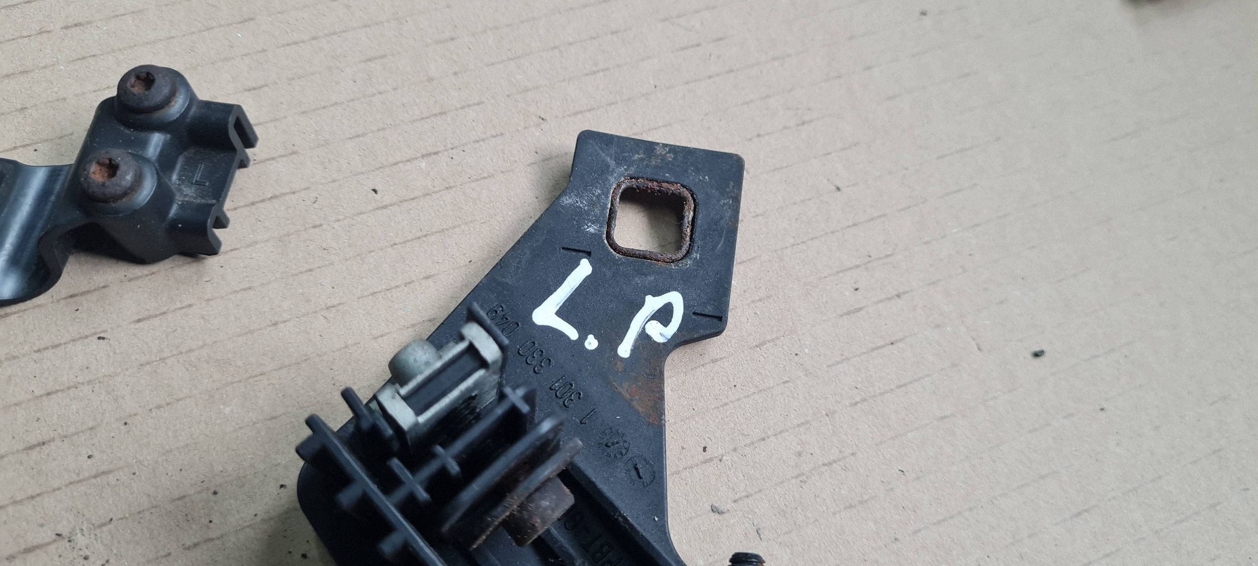 Audi A4 B8 A5 8T Headlight Bracket Left Front Used image 7
