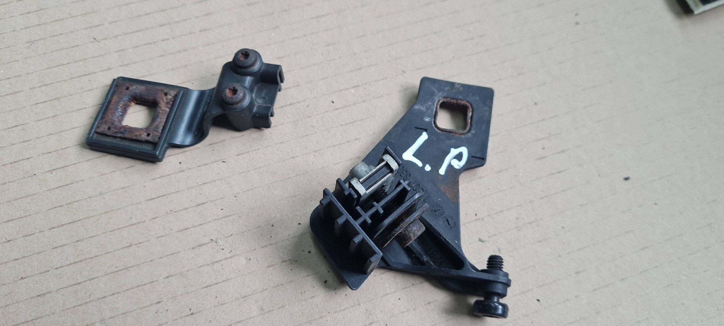Audi A4 B8 A5 8T Headlight Bracket Left Front Used image 8