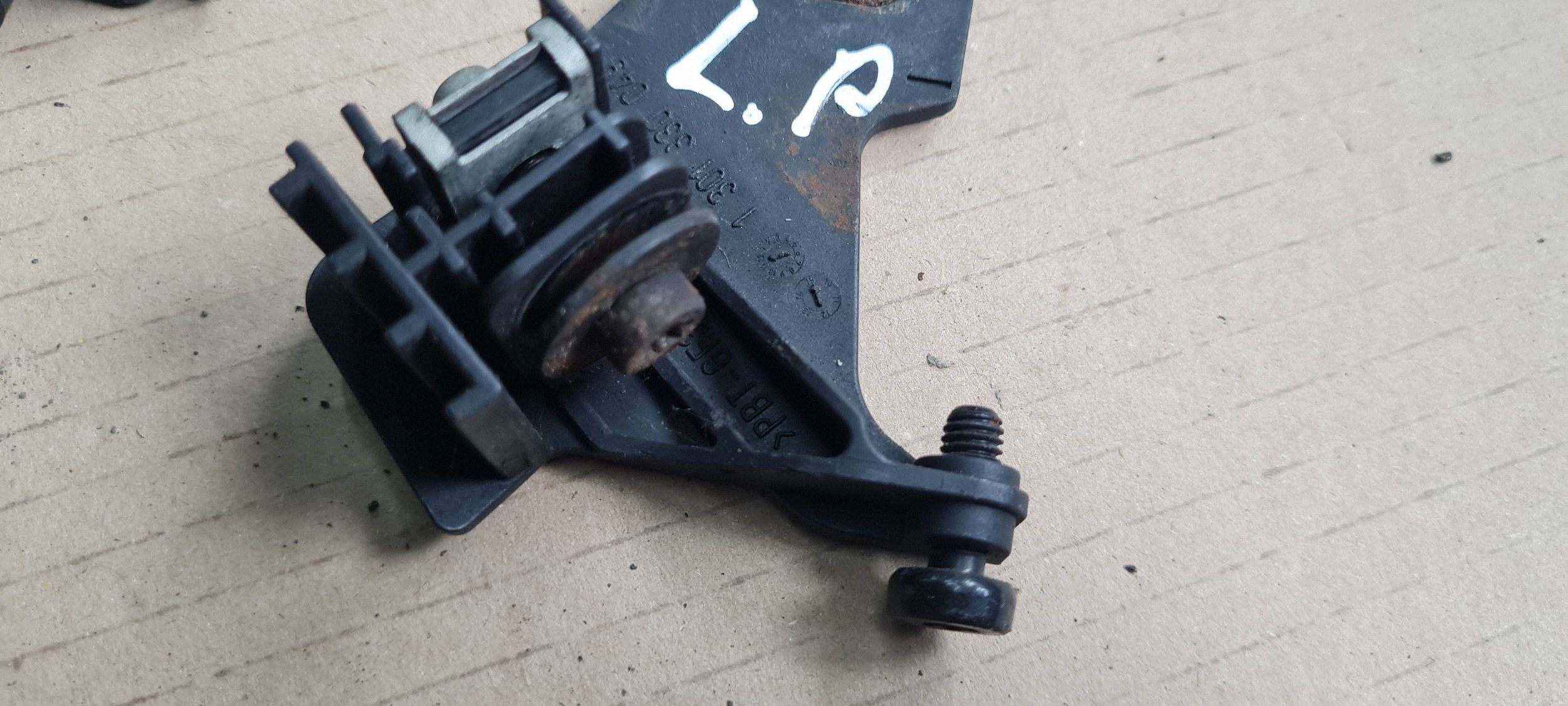 Audi A4 B8 A5 8T Headlight Bracket Left Front Used image 9
