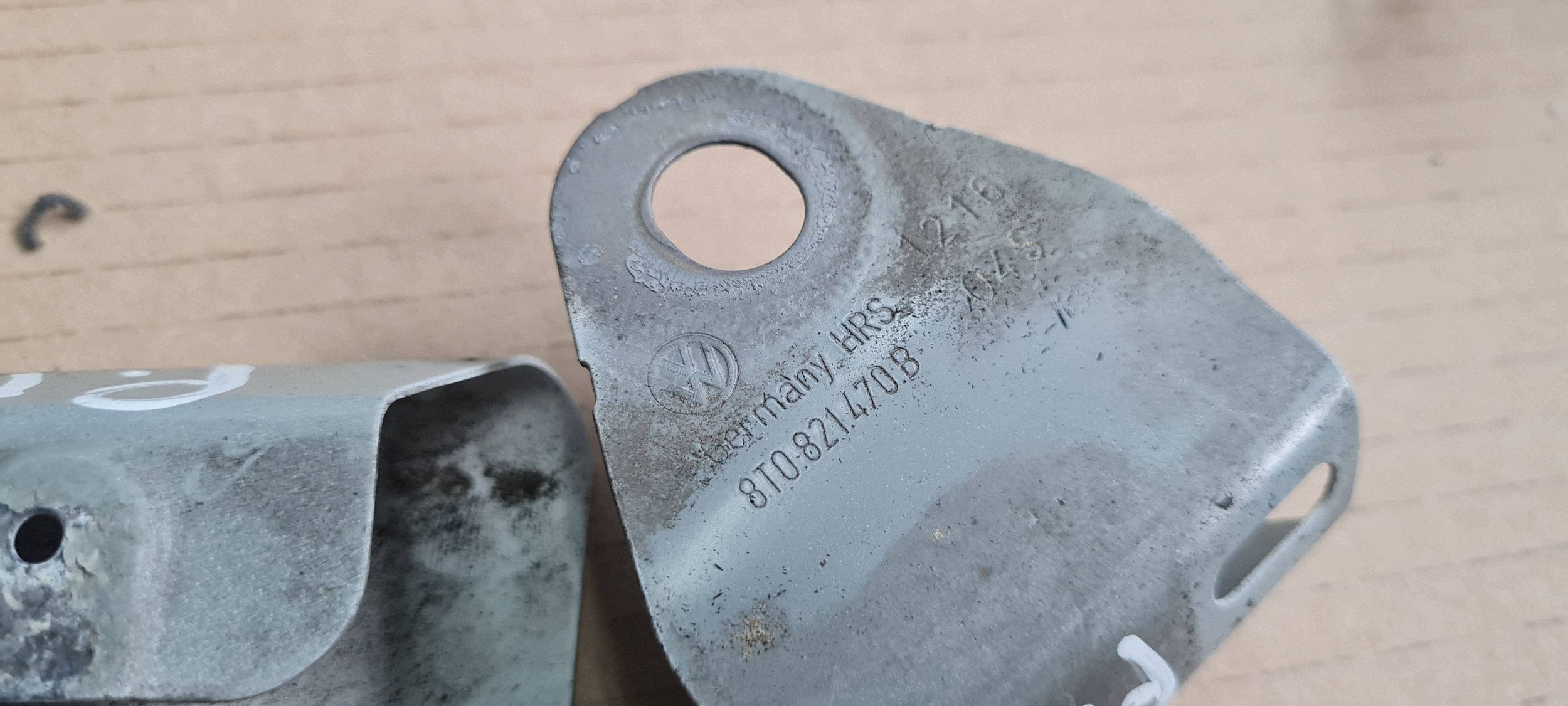 Audi A5 S5 8T support aile avant droit image 8
