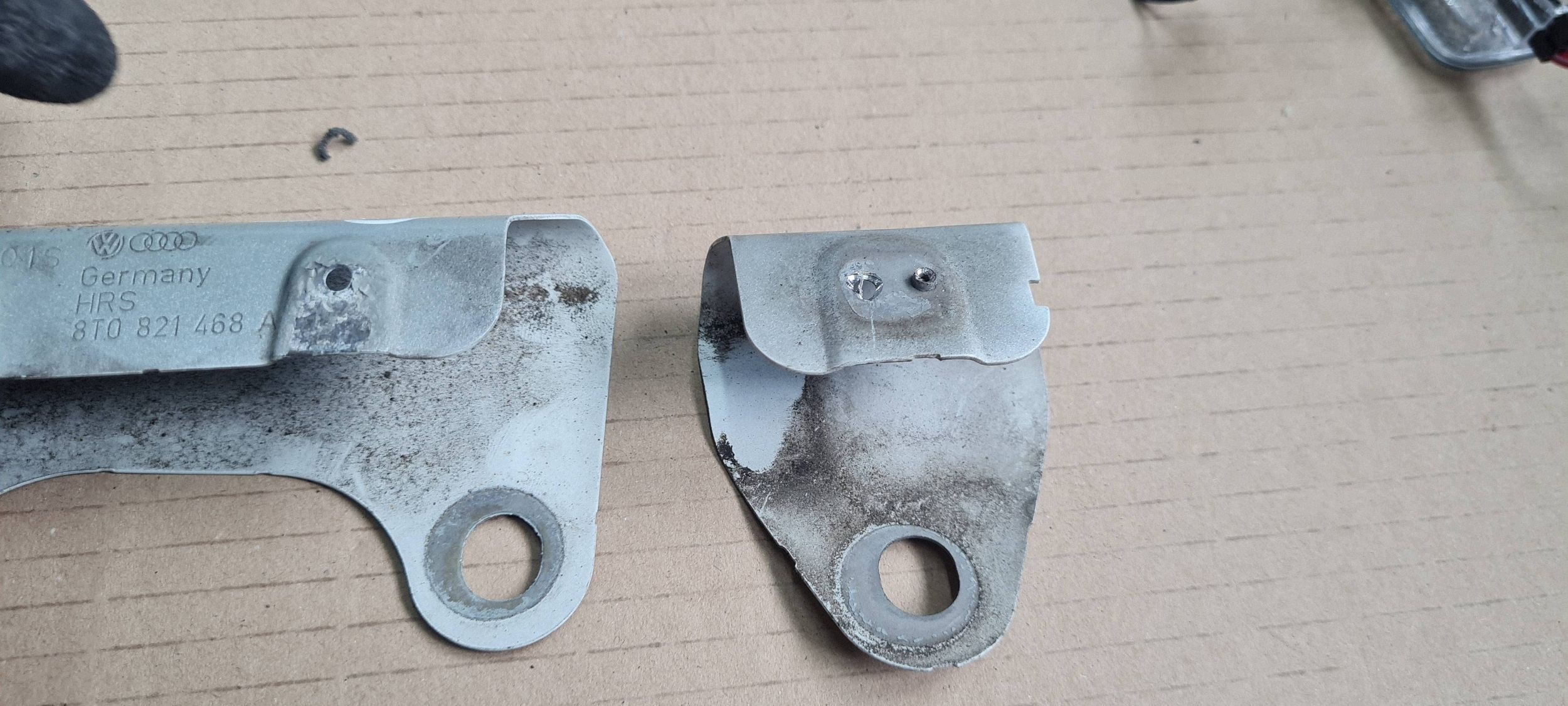 Audi A5 S5 8T support aile avant droit image 9