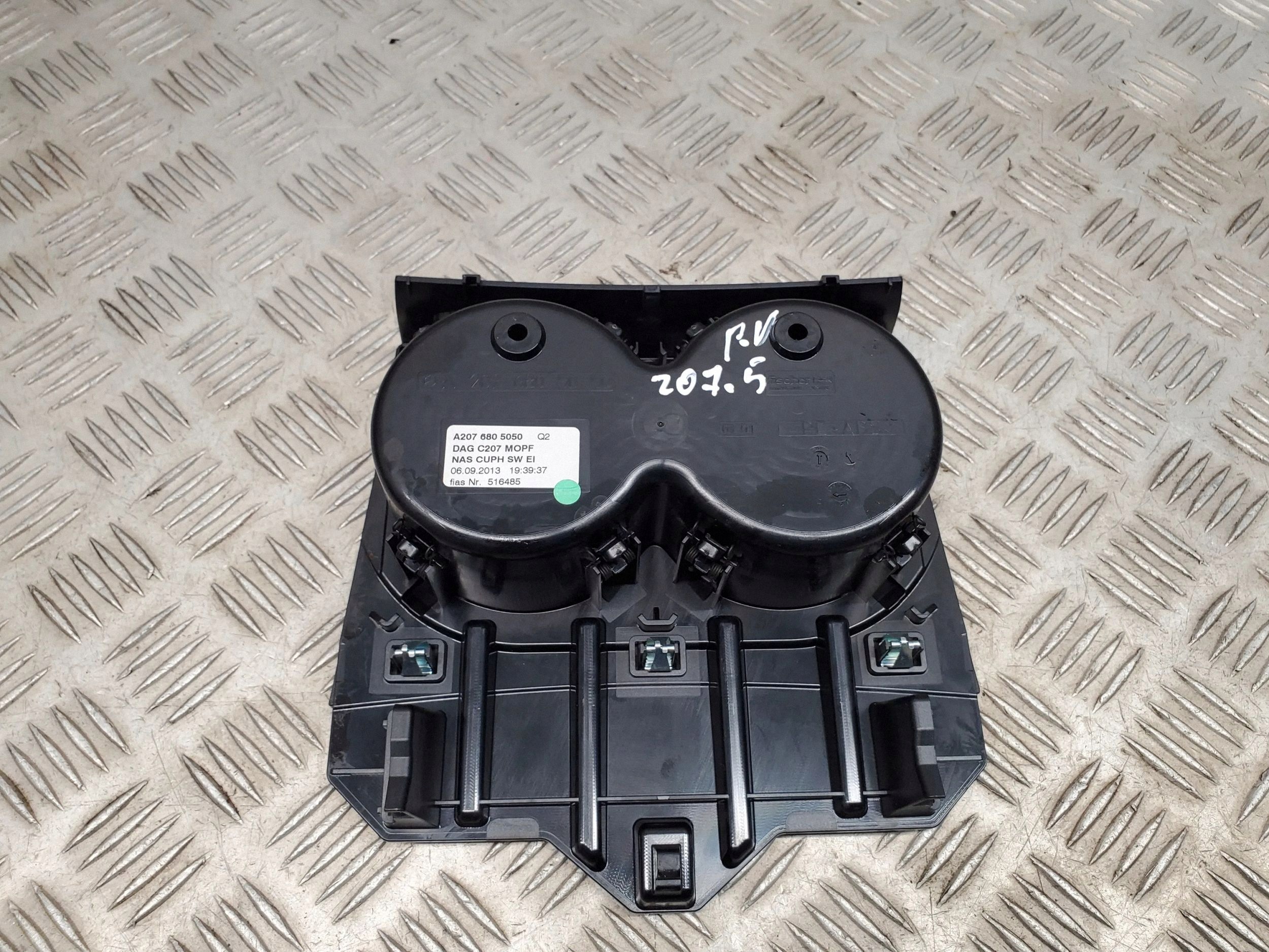 Mercedes E C207 W207 A2076805050 Halter image 3