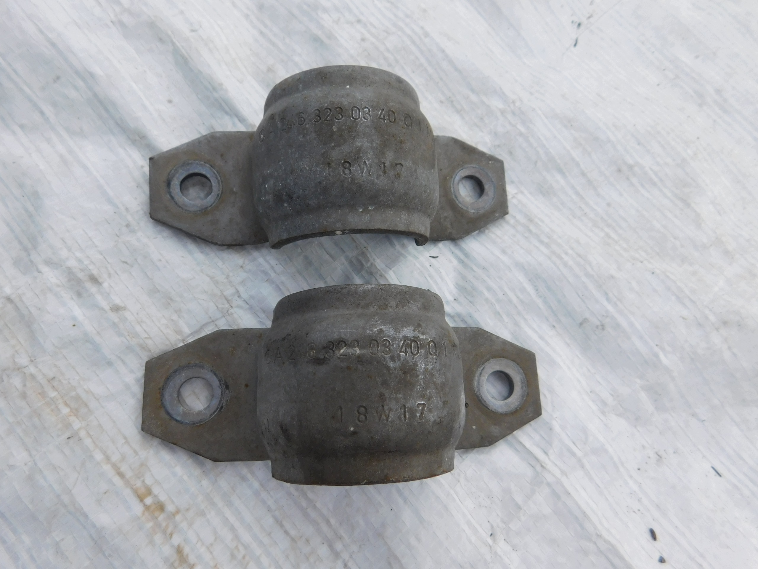 A2463230340 Support de barre stabilisatrice avant image 3