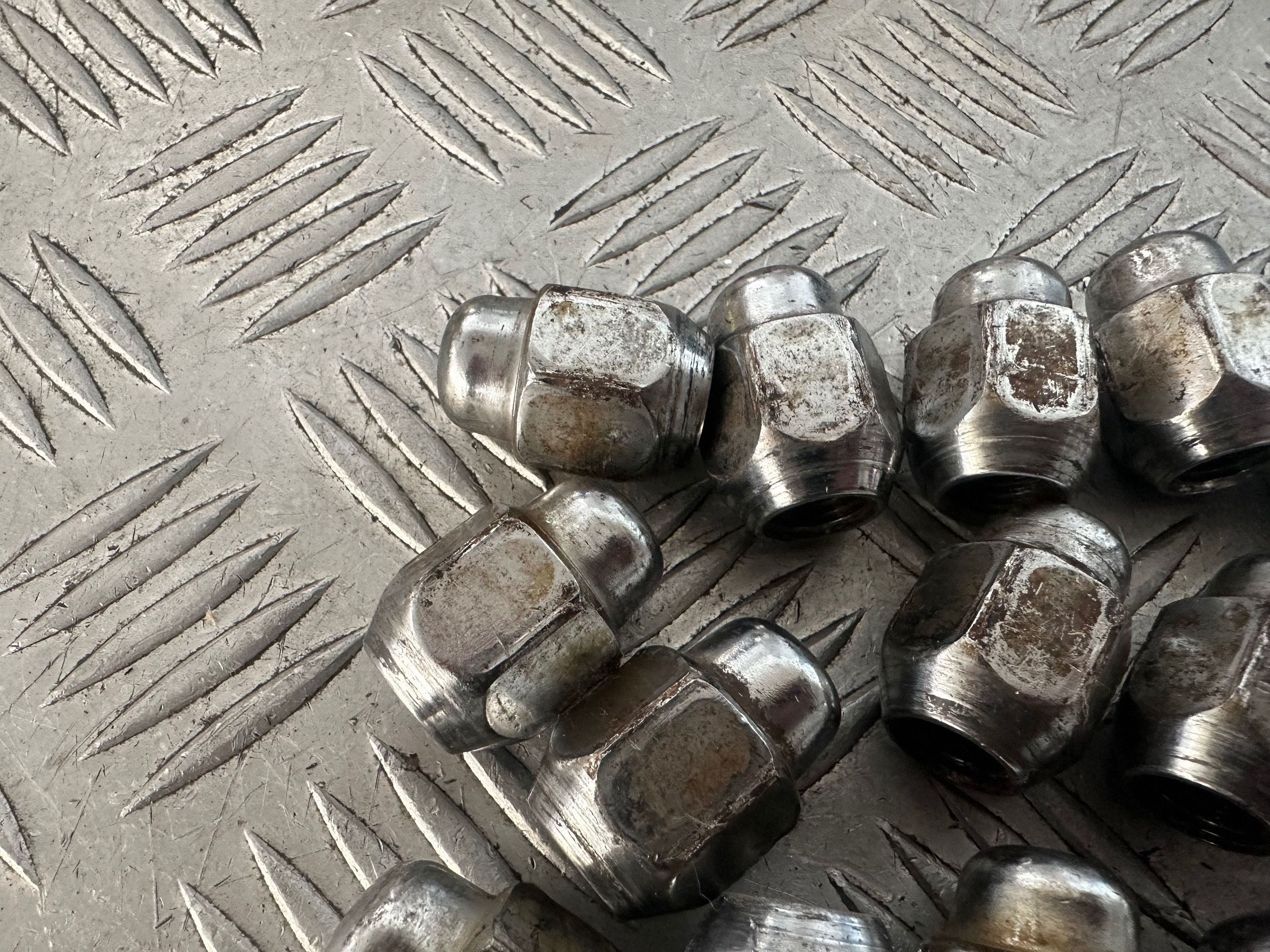 Tornillo/tuerca rueda Toyota Corolla Verso AR10 image 9