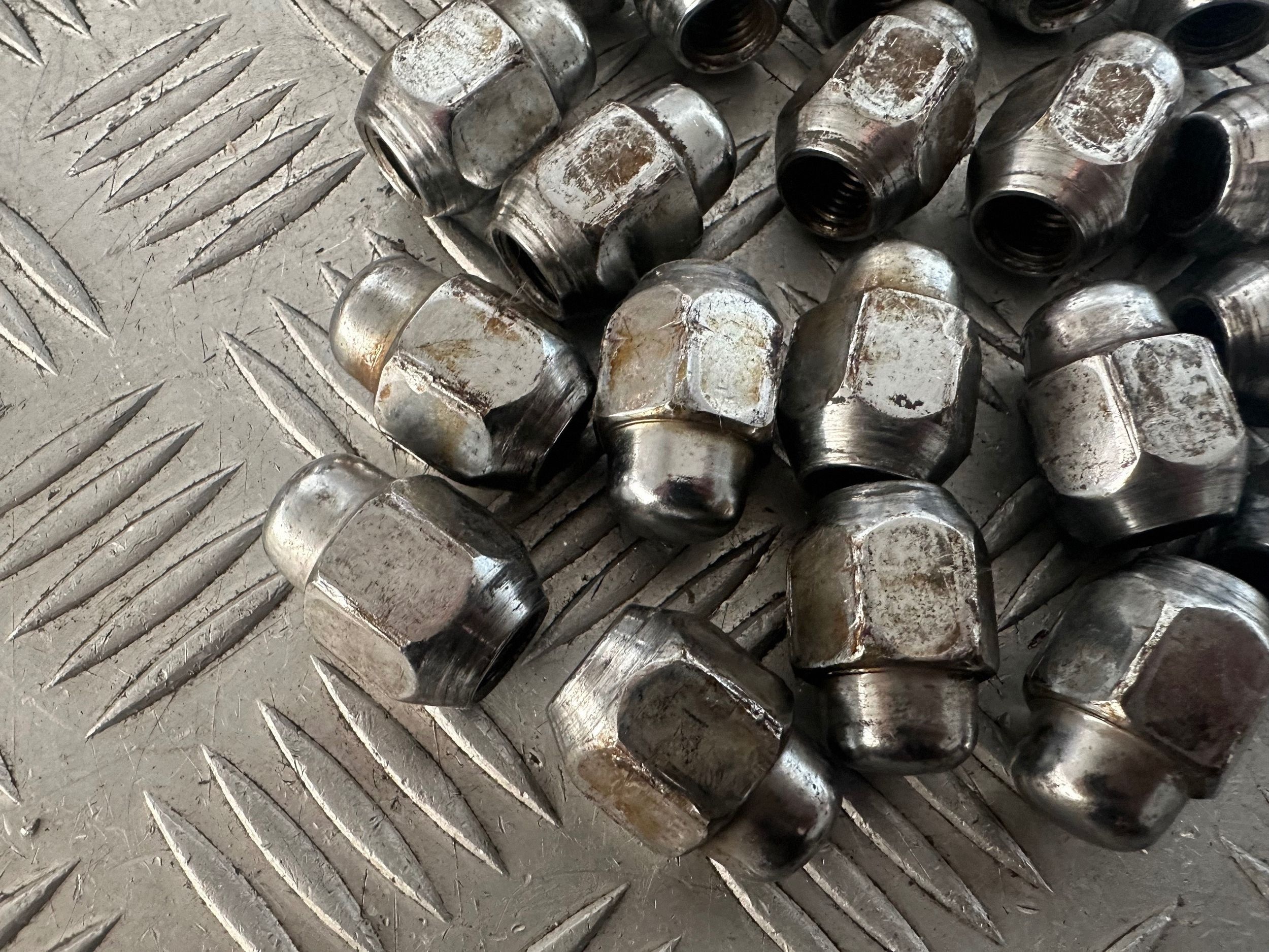 Tornillo/tuerca rueda Toyota Corolla Verso AR10 image 10