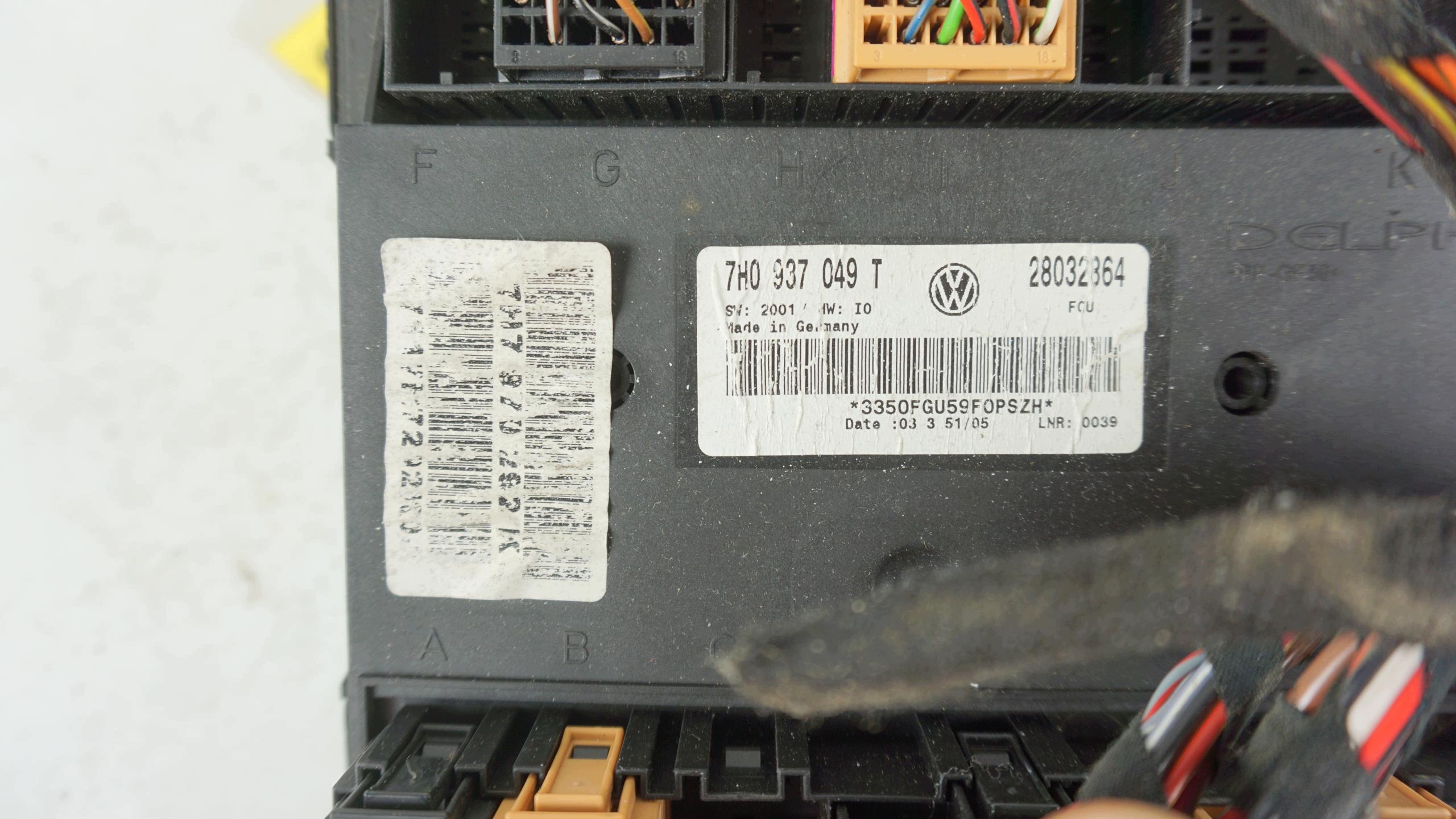 VW Transporter T5 BCM Control Module 7H0937049T image 4