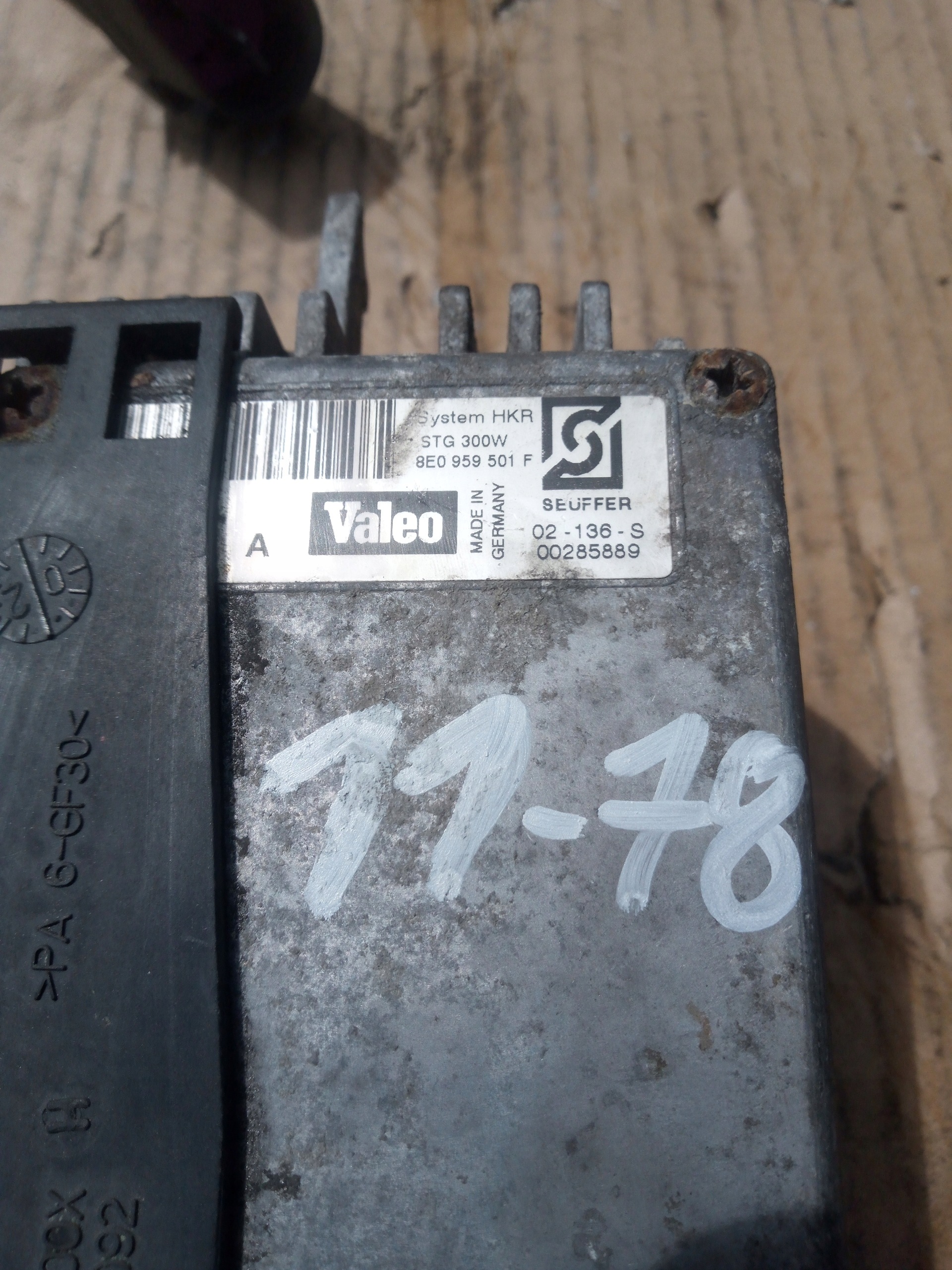 VW 8E0121207C Lüftergehäuse Gebraucht image 2