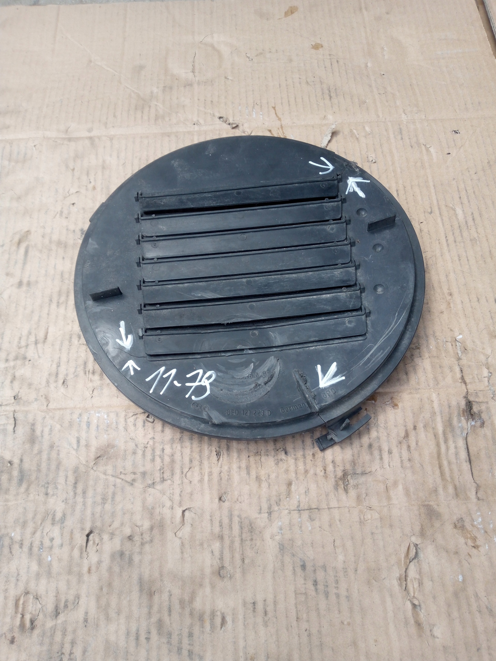 Grille de radiateur Audi A4 B7 3.0 TDI 8E0121223D image 2