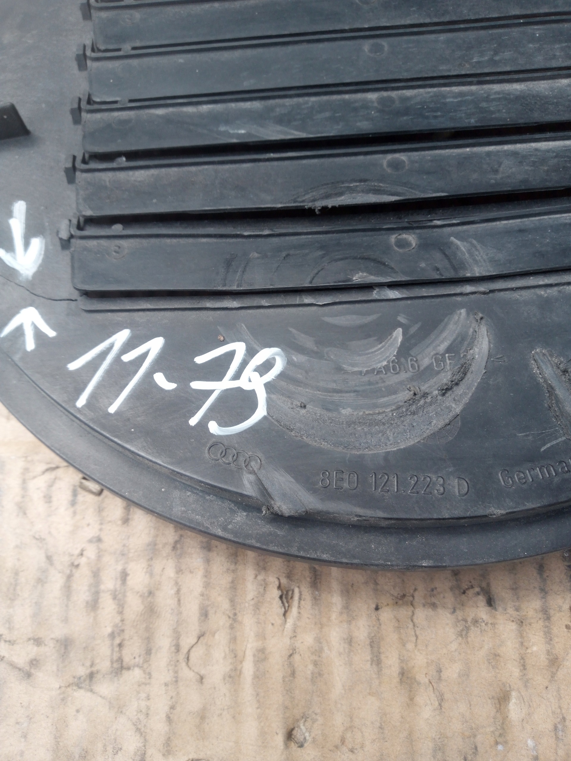 Grille de radiateur Audi A4 B7 3.0 TDI 8E0121223D image 8