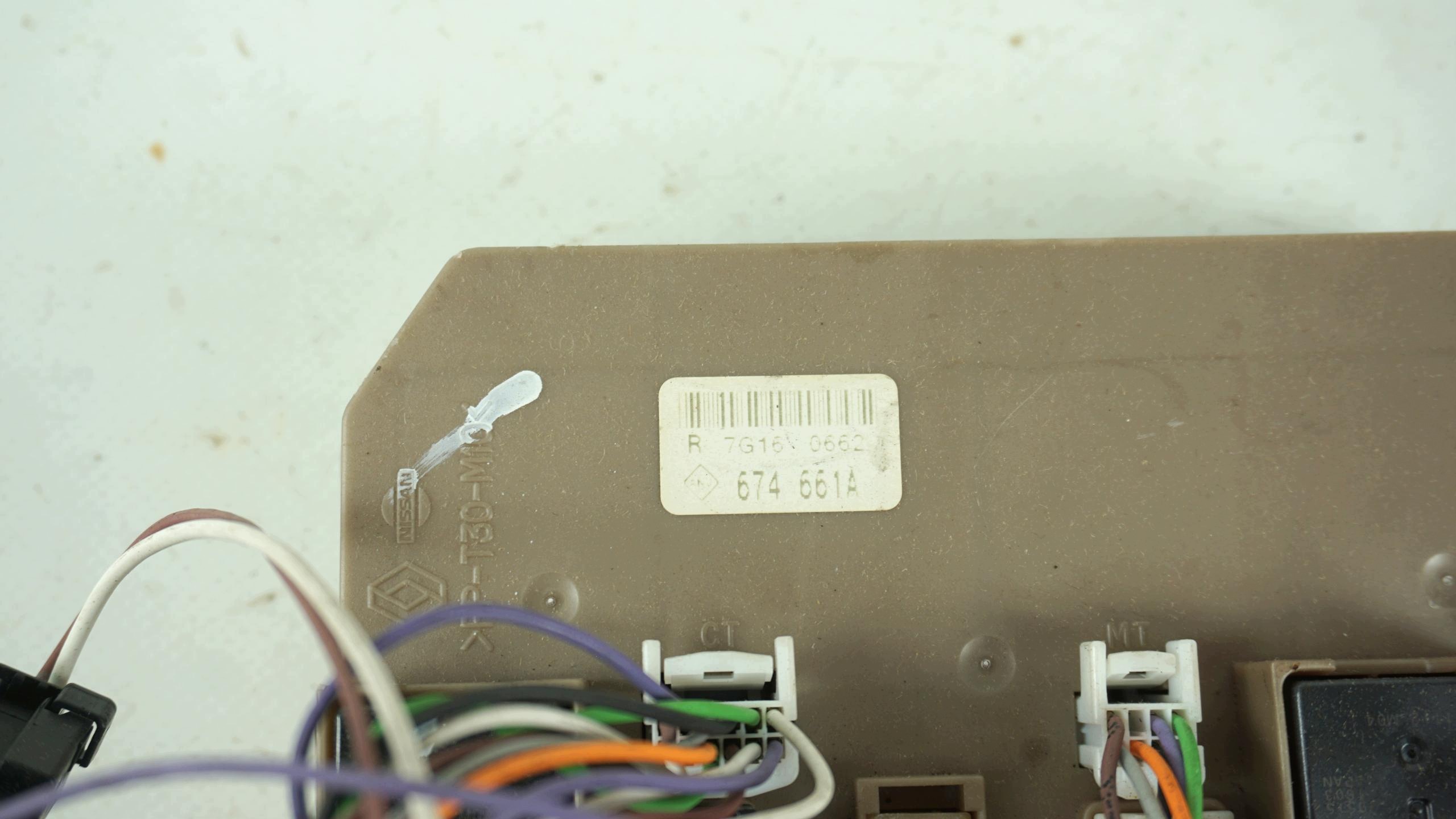 Boîtier fusibles Renault Clio 3 Modus 674661A image 4