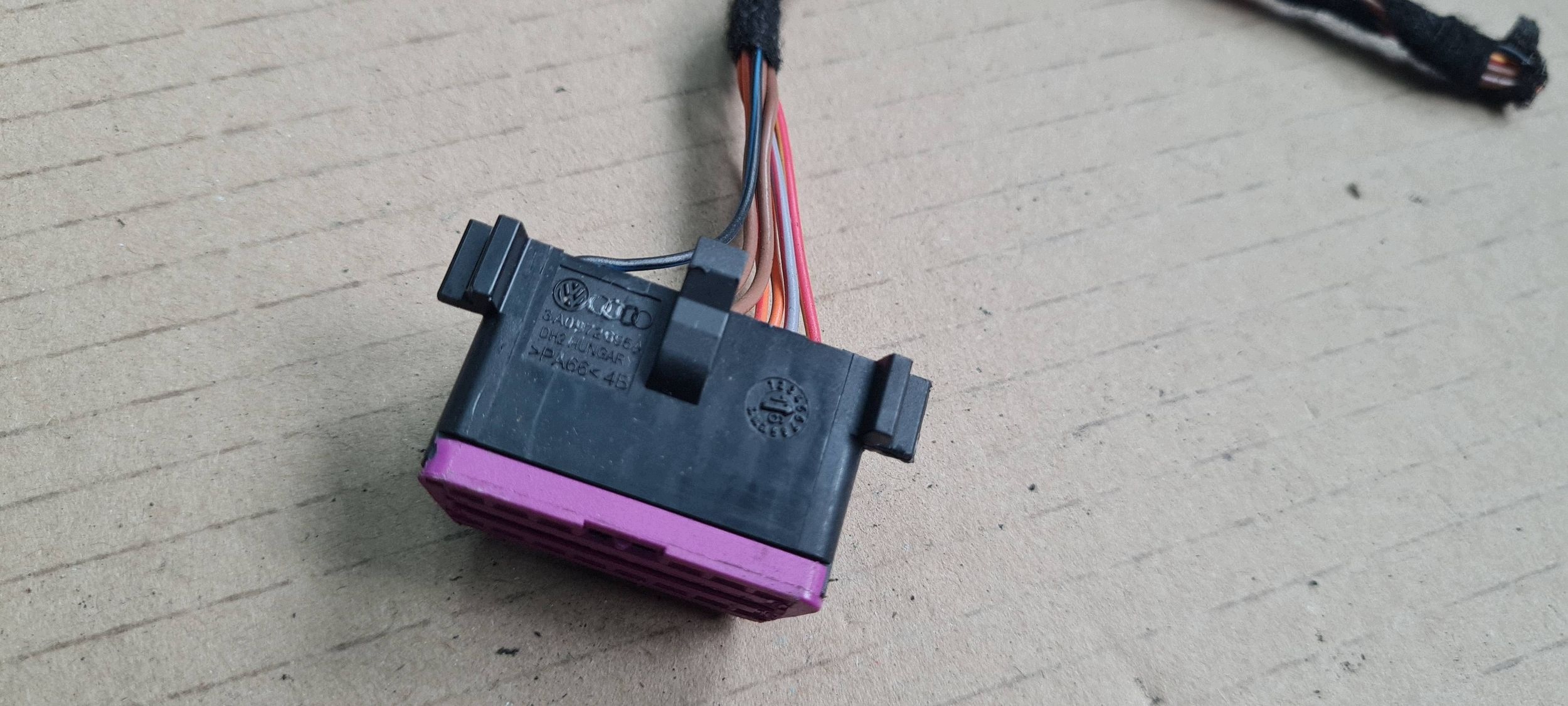 Tomada OBD Audi A5 8T 3A0972695A image 4