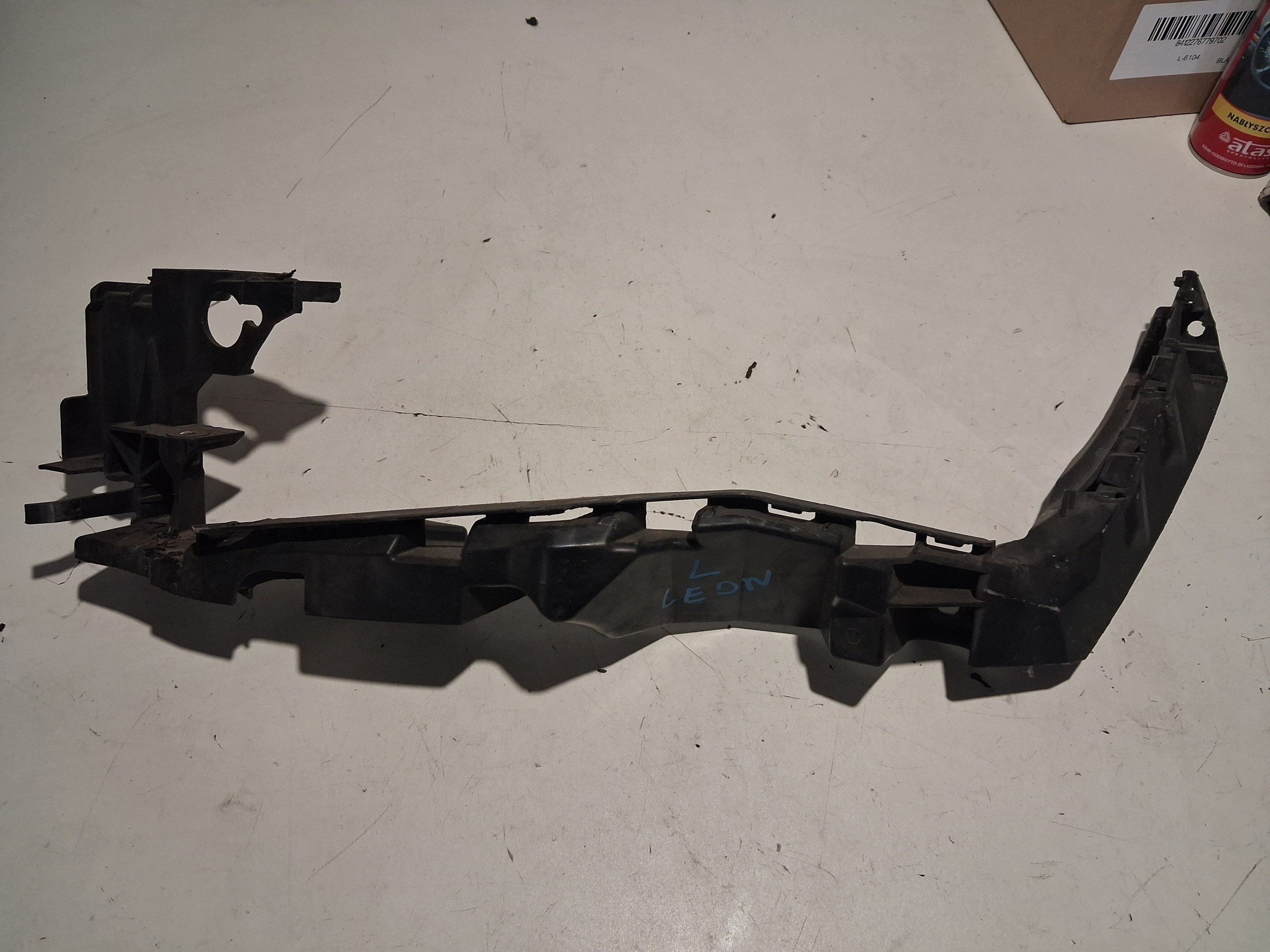 Seat Leon 3 Kombi Headlight Bracket Left image 2