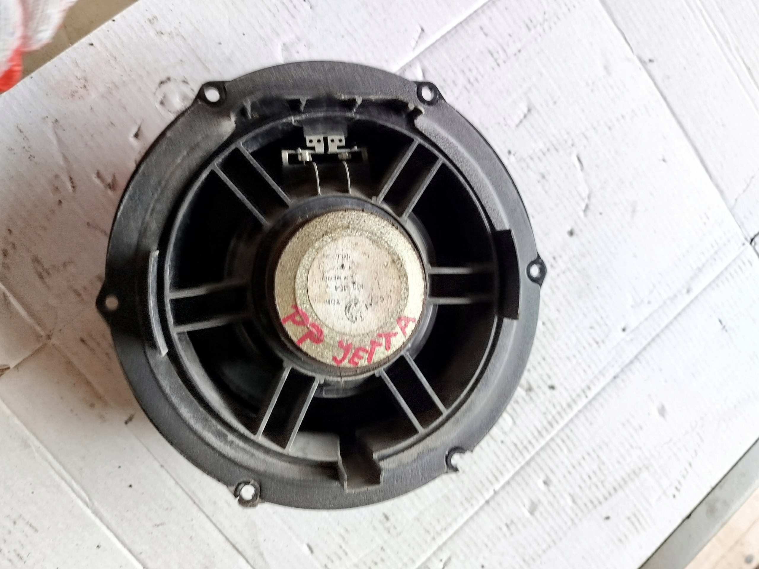 VW Jetta etuoven kaiutin 904175460005