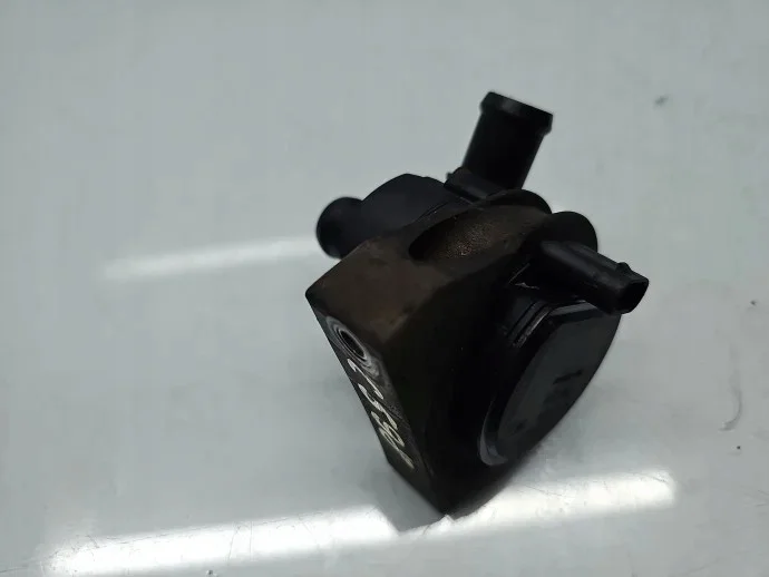 Pompe recirculation eau Seat Leon 5C0965567A image 3