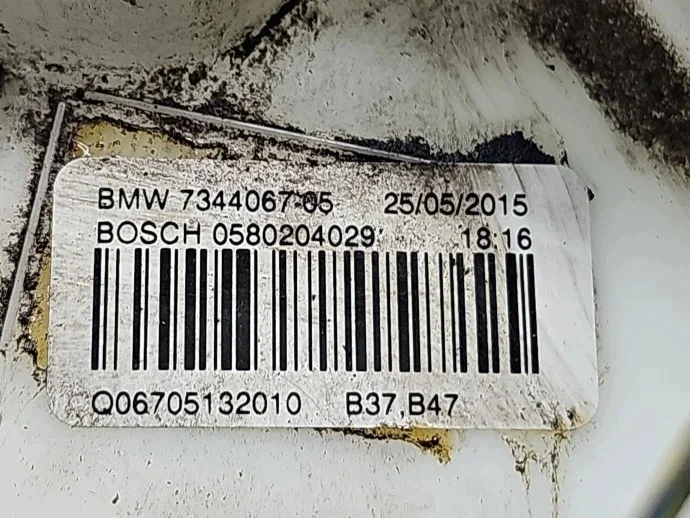 Pompe à carburant BMW 1 (F20) 734406705 image 8