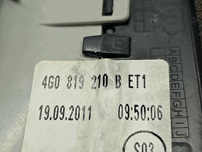 Audi A8 (4H) ilmastointiritilä 4G0819210B image 7