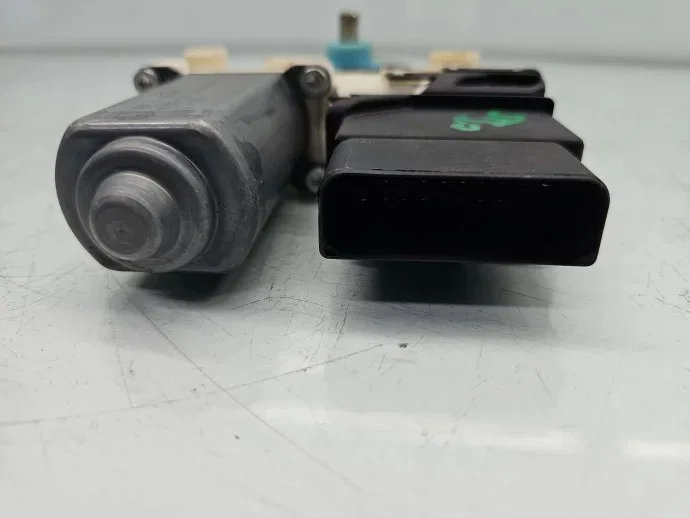 VW Tiguan Window Regulator Motor Left Rear image 3
