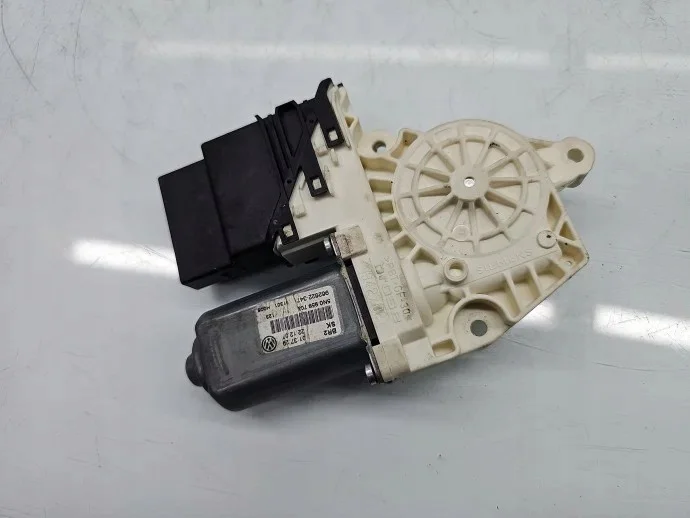 VW Tiguan Window Regulator Motor Left Rear image 4