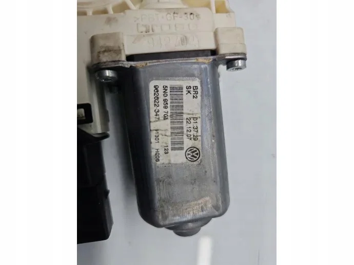 VW Tiguan Window Regulator Motor Left Rear image 5