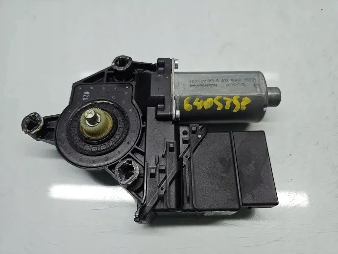 Motor raambediening links achter VW Golf VI Plus image 4