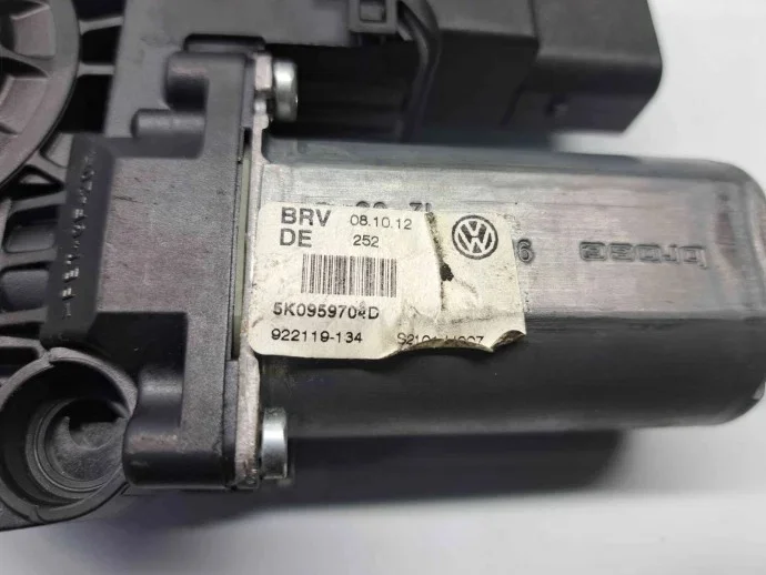 Motor elevalunas derecho trasero VW Golf 6 image 3