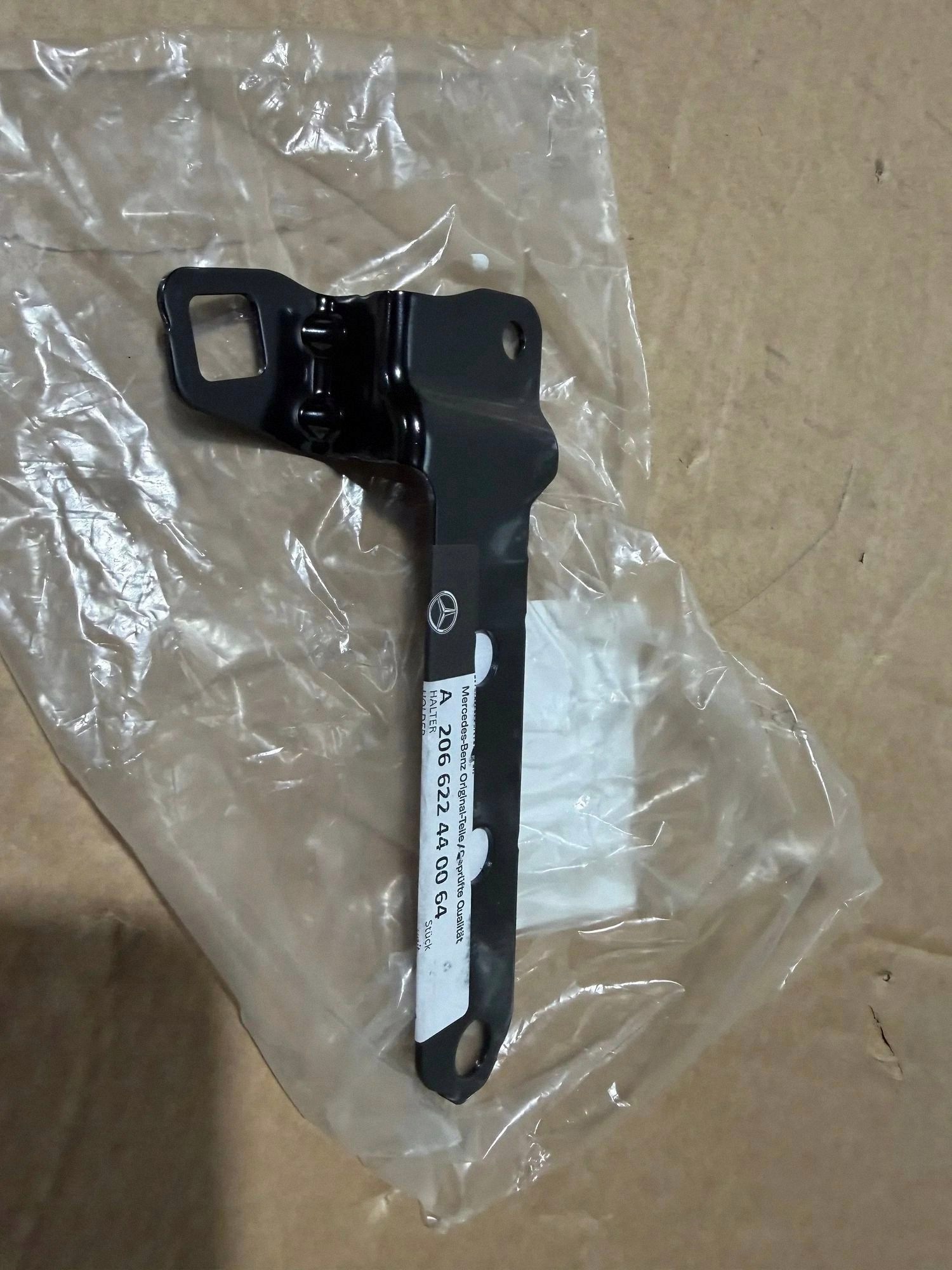 Supporto Faro Destro Mercedes C W206 A2066224400