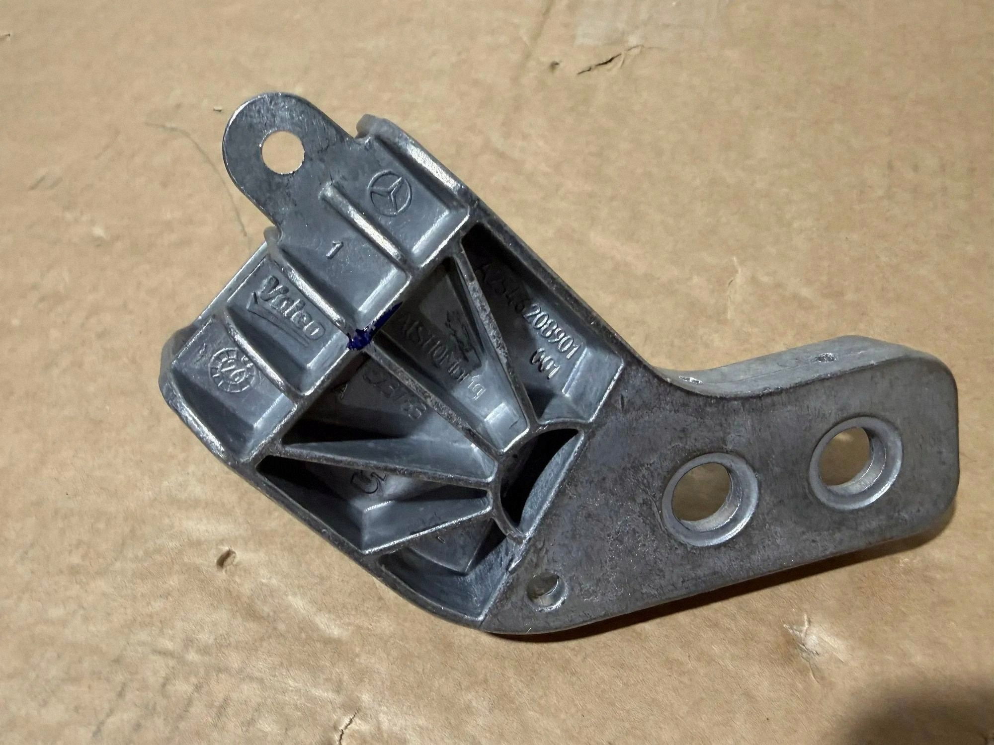 Mercedes GLC 254 Headlight Bracket A2546208901
