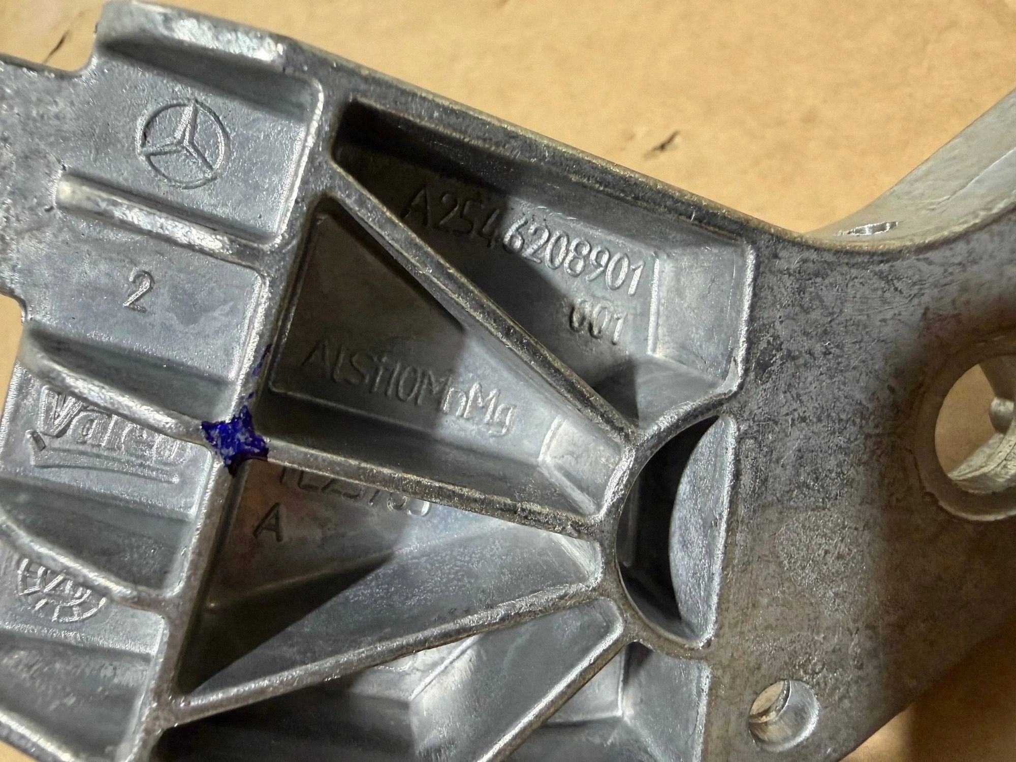 Mercedes GLC 254 Headlight Bracket A2546208901 image 6