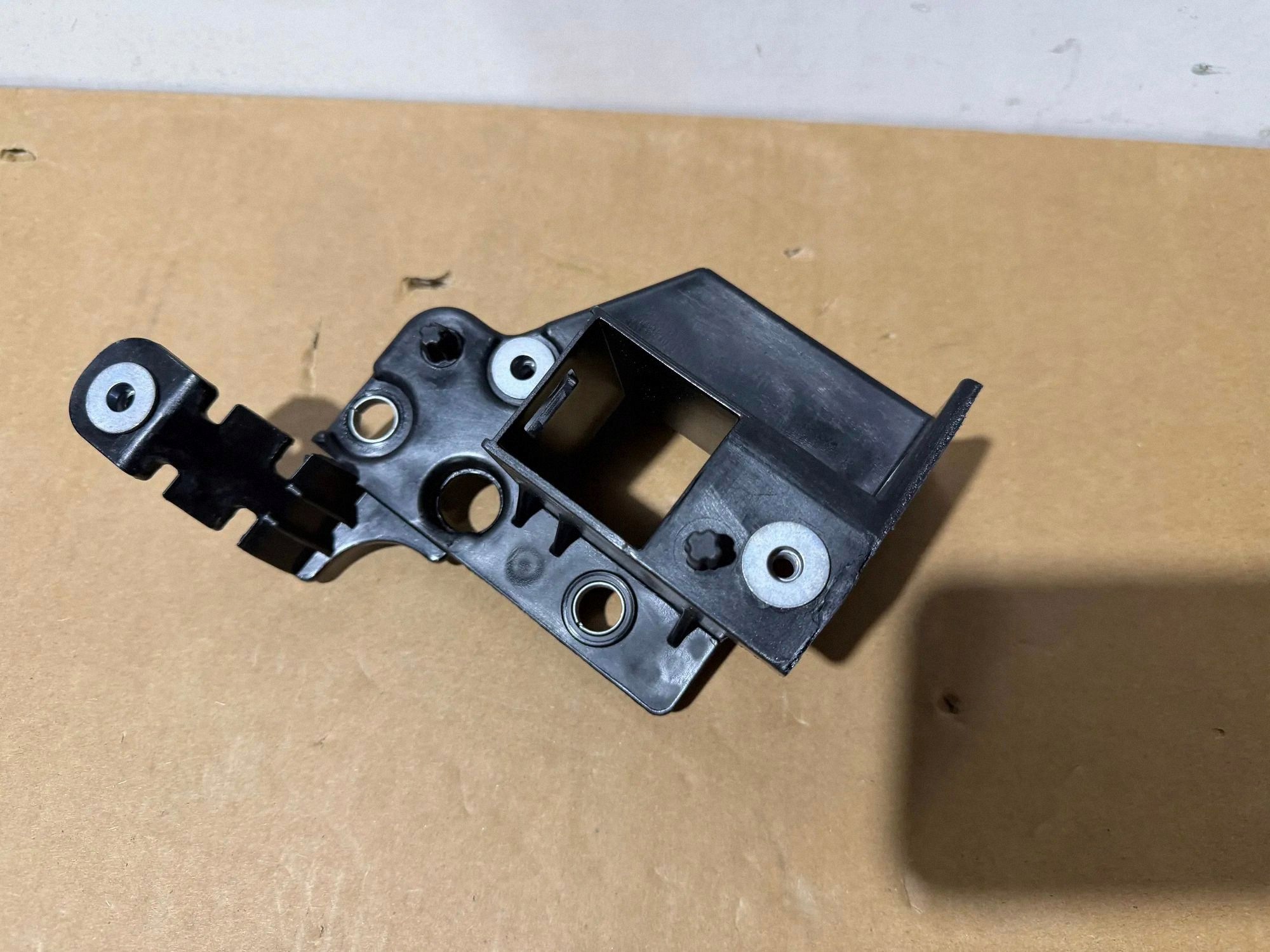Volvo XC40 2020 Ajovalon Kiinnike Vasen 31469370