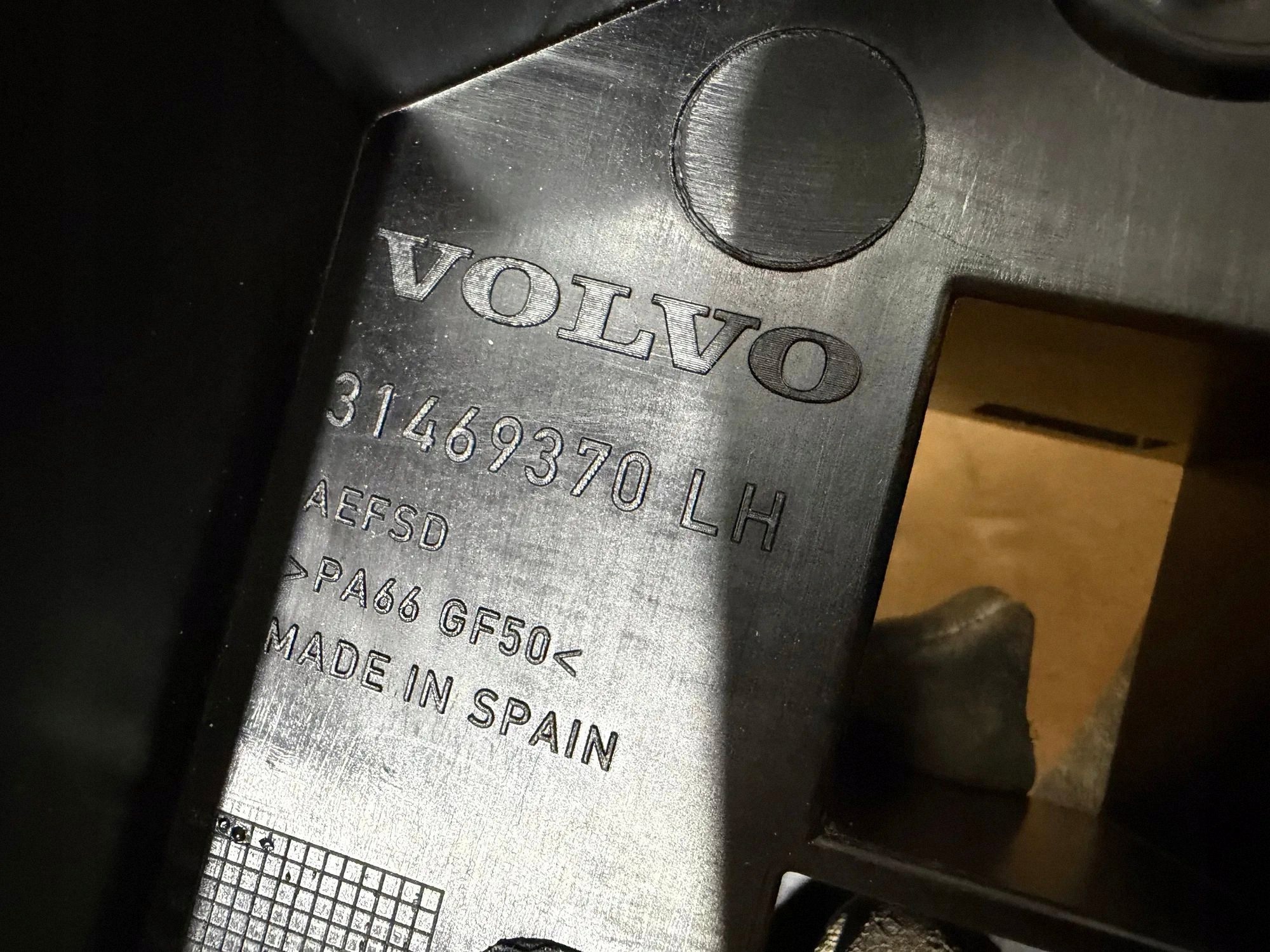 Volvo XC40 2020 Suporte Farol Esquerdo 31469370 image 3