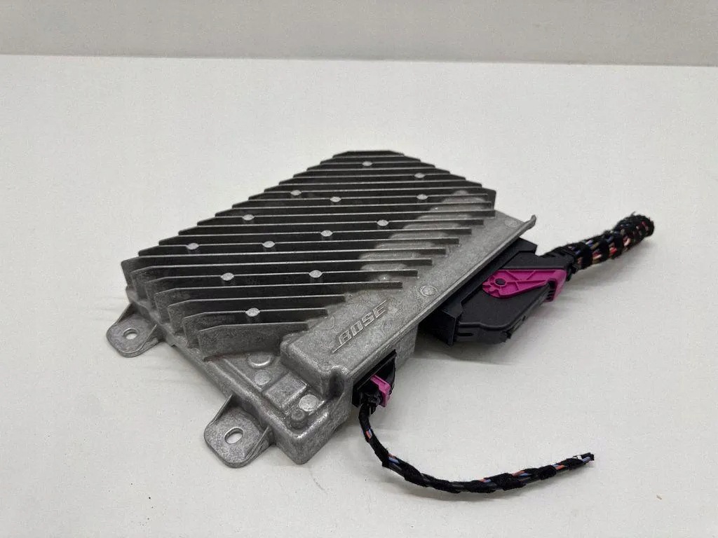 Porsche Macan Amplifier (XAB) 95C035223R image 2