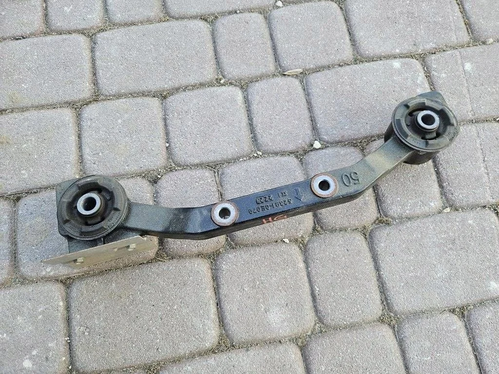 Toyota Highlander XU70 tukivarsi 52391-0E070